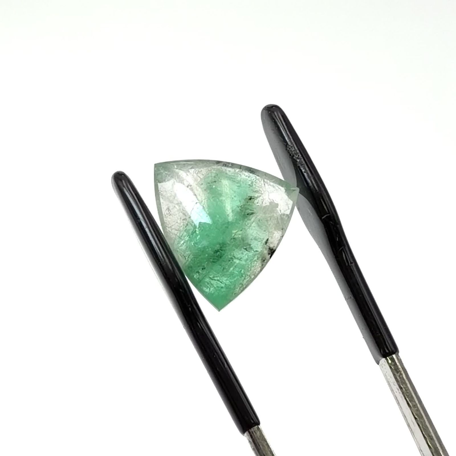 エメラルドインクォーツ ブラジル産 5.93ct / 12.6x14.1mm前後