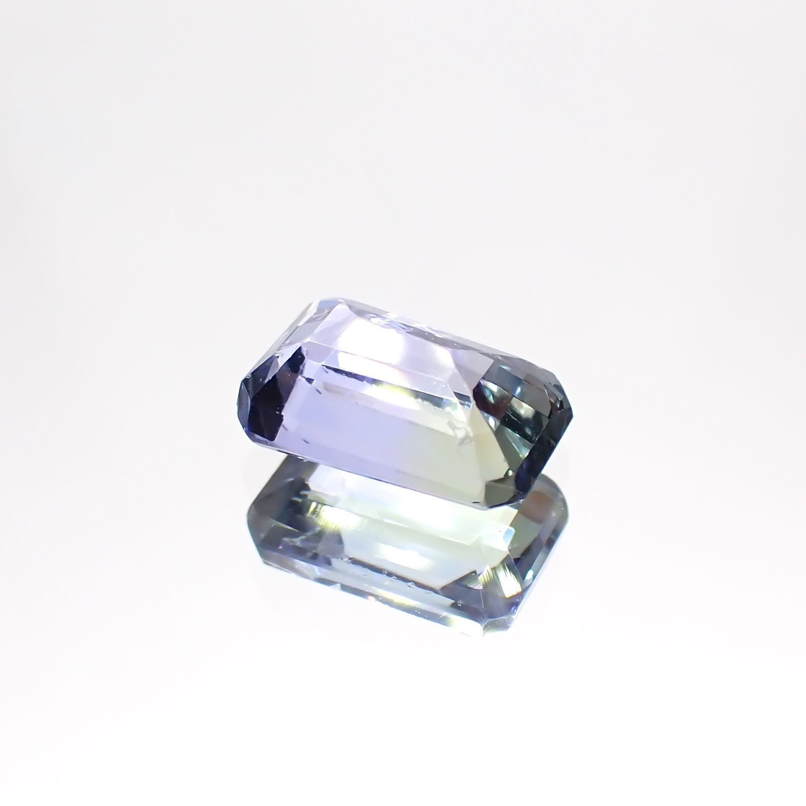 パーティカラータンザナイト(宝石名パーティカラード・ゾイサイト)タンザニア産 2.003ct ソ付(彩珠)[220717110]8.7x5.9mm前後