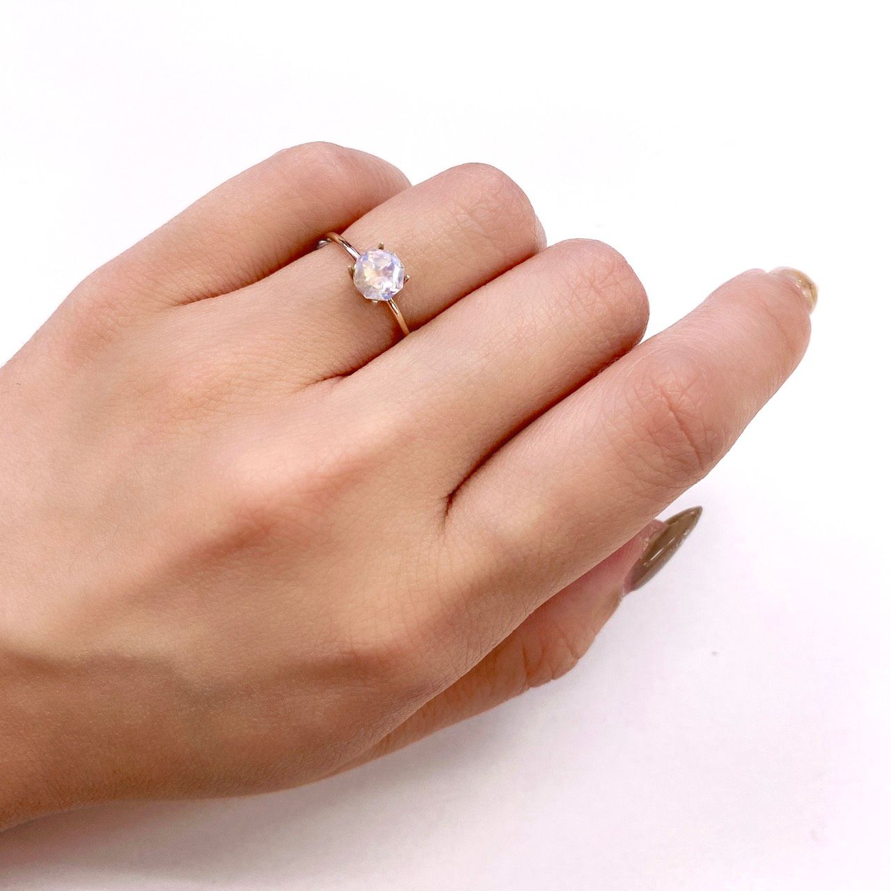 ◇オクタゴンカット◇レインボームーンストーンSA(宝石名ラブラドライト) インド・タミルナードゥ産 0.866ct ソ付(彩珠)[210611028]5.6×5.6mm前後
