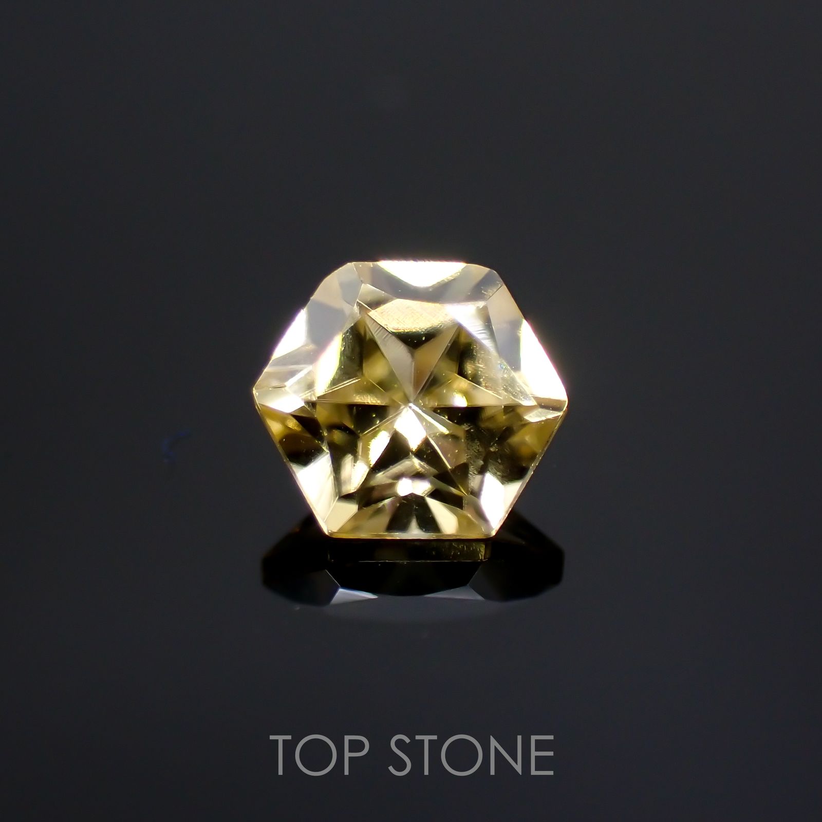 ◇ヘキサゴンカット◇イエロージルコン(宝石名ジルコン) カンボジア産 0.89ct 識別済[210410471]5.2×5.2mm前後