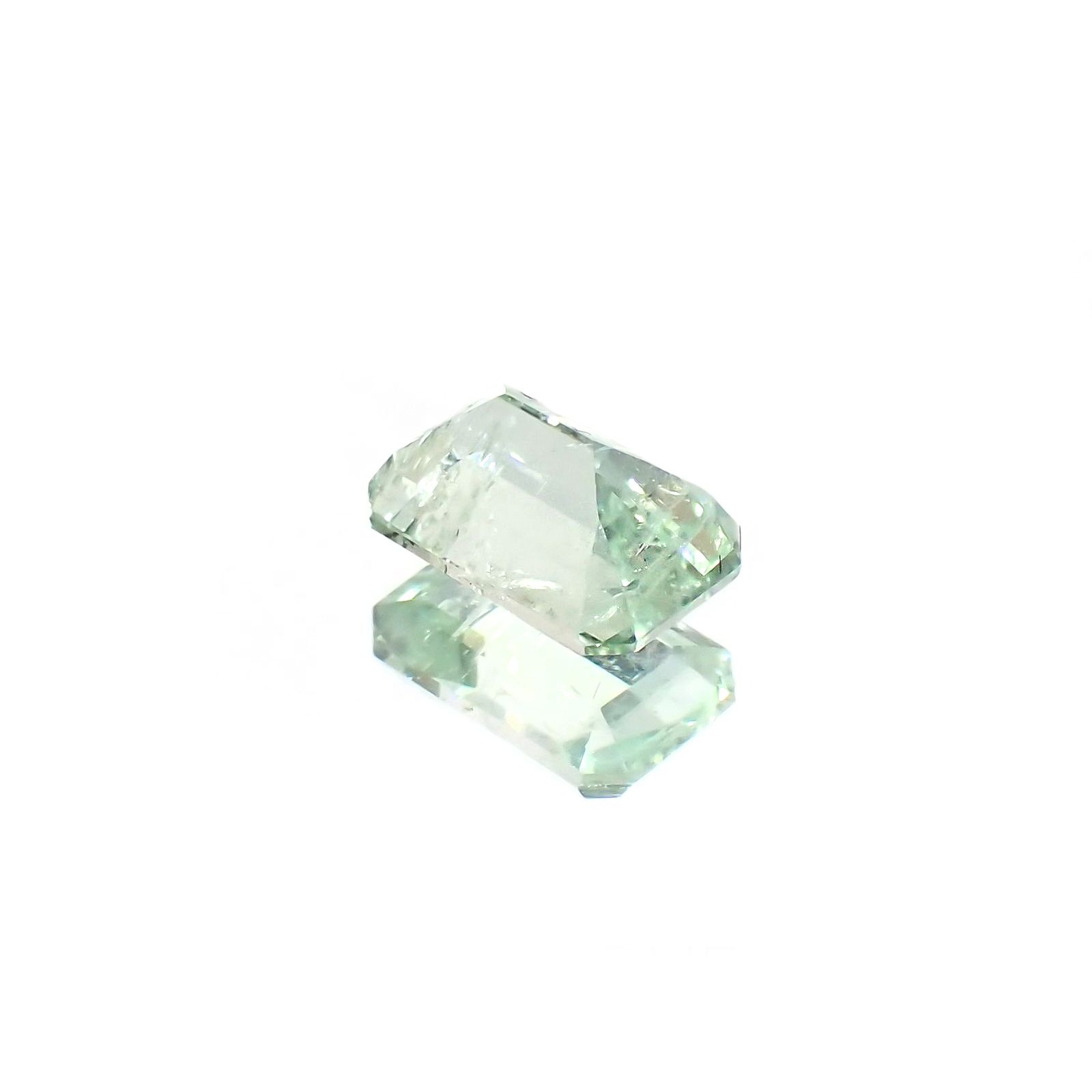 バナジウムコーネルピン(宝石名コーネルピン)タンザニア・タンガ州産 識別済 0.91ct / 6.7x4.4mm前後 [260815621]