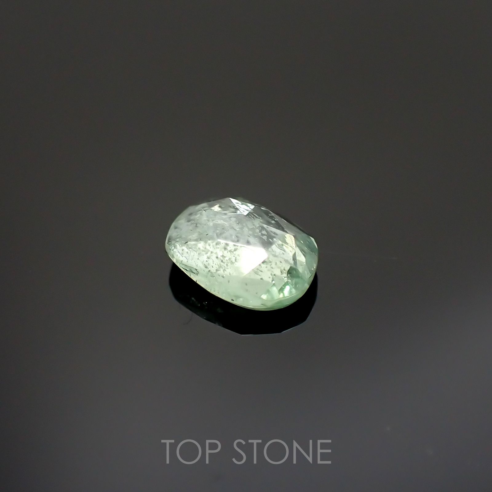 ◇ローズカット◇バナジウムコーネルピン(宝石名コーネルピン)タンザニア・タンガ州産 0.70ct 識別済[220115549]6.3x4.6mm前後