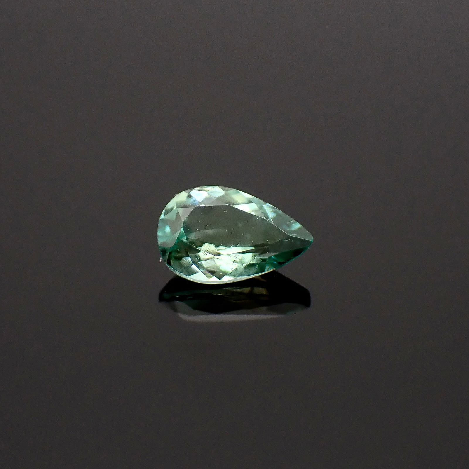 グリーンゾイサイト(宝石名グリーン・ゾイサイト)タンザニア産 識別済 0.26ct / 5.2x3.3mm前後 [260932857]