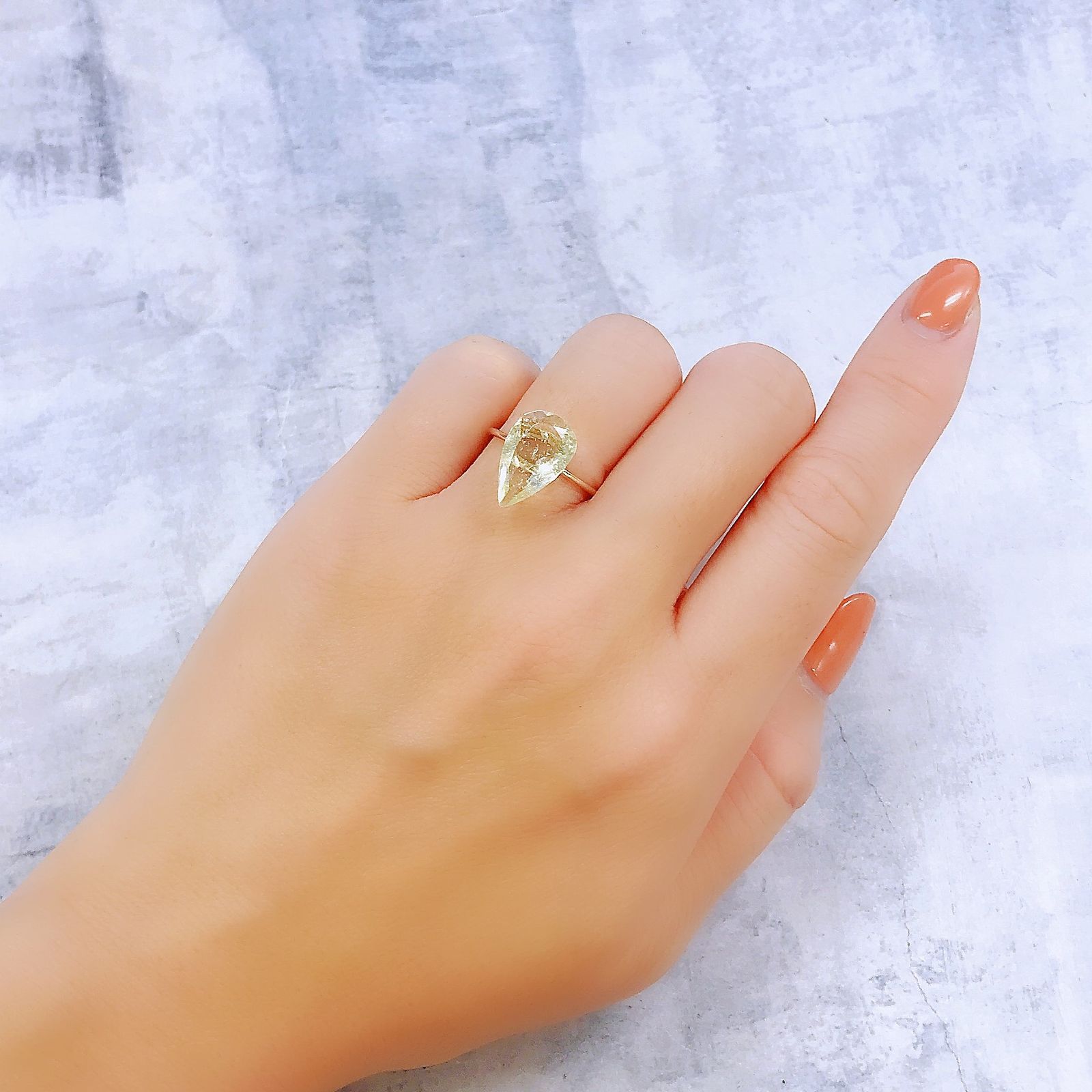 リビアングラス 発見地：エジプト・リビア砂漠 2.70ct[221018192]14.4x9.1mm前後