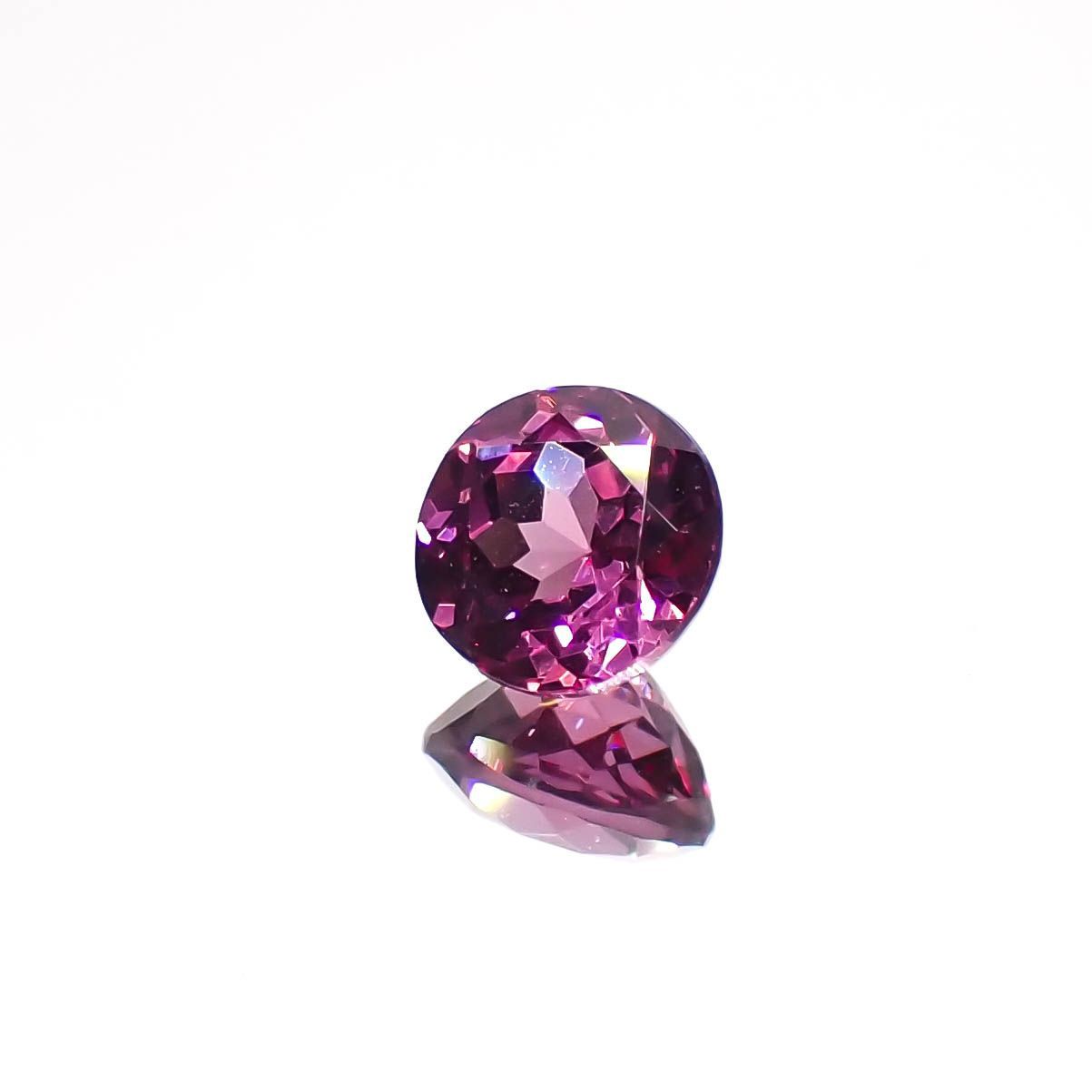 カラーシフトマラヤガーネット(宝石名ガーネット)タンザニア産 0.84ct 識別済[230120271]5.4x5.4mm前後