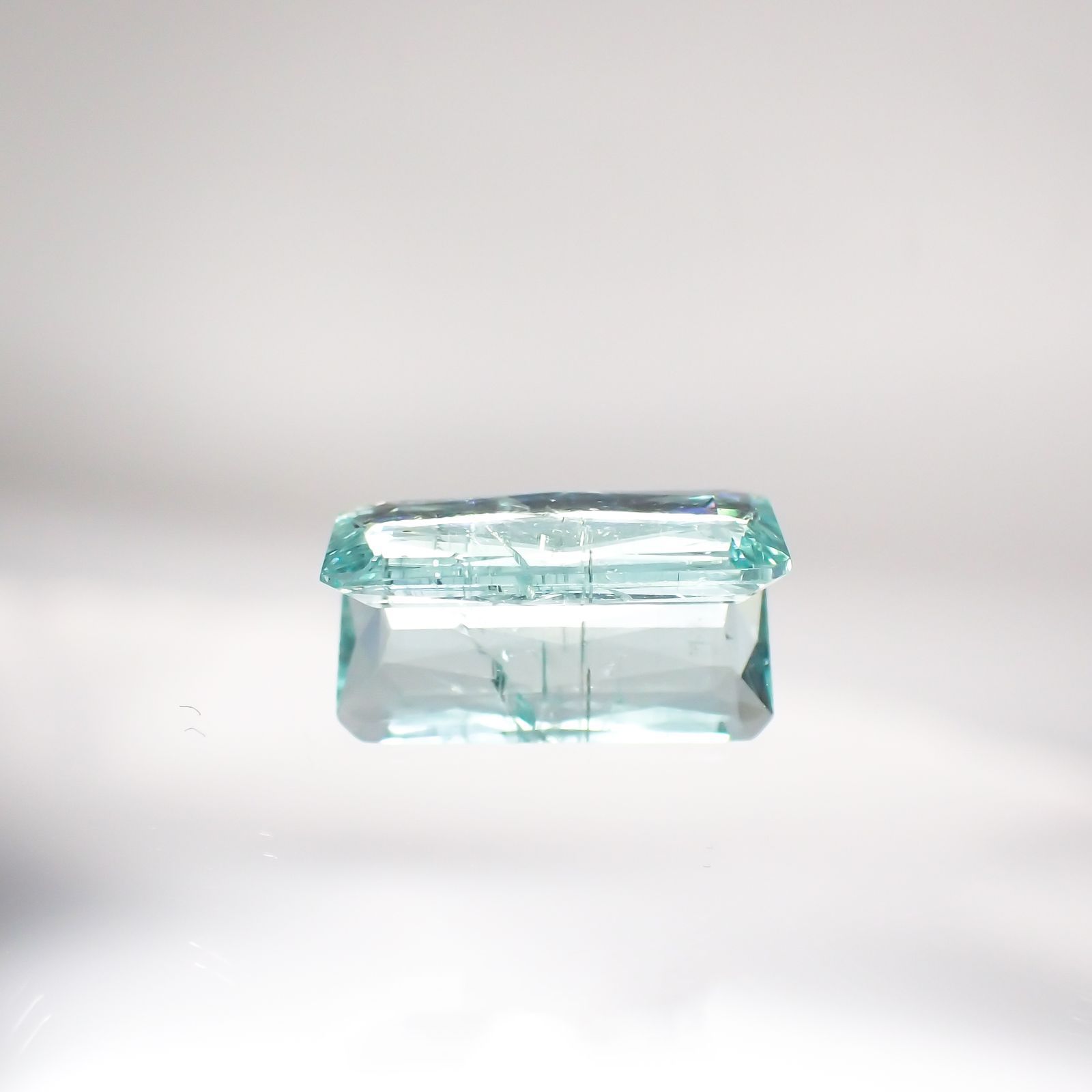 パライバトルマリン(宝石名トルマリン/別名パライバ・トルマリン) モザンビーク産 1.787ct ソ付(宝貴協)[210711658]12.7×6.1mm前後