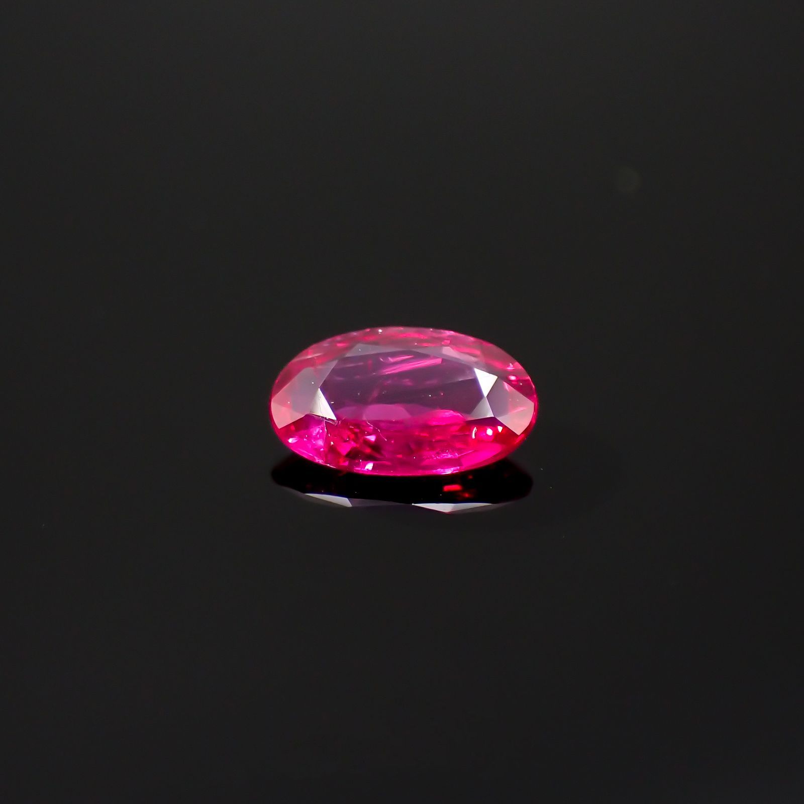 ルビー(宝石名ルビー)モザンビーク産 0.23ct 識別済[220616085]4.9x3.1mm前後