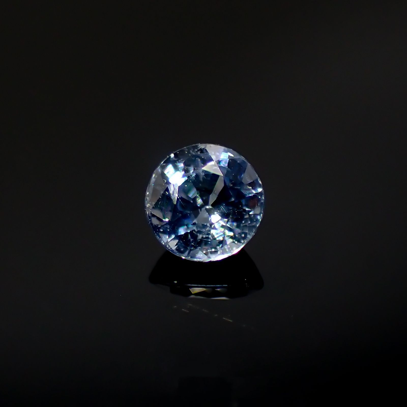 アイスブルーサファイア(宝石名サファイア)スリランカ/マダガスカル産 0.30ct 識別済[220515974]3.8x3.8mm前後