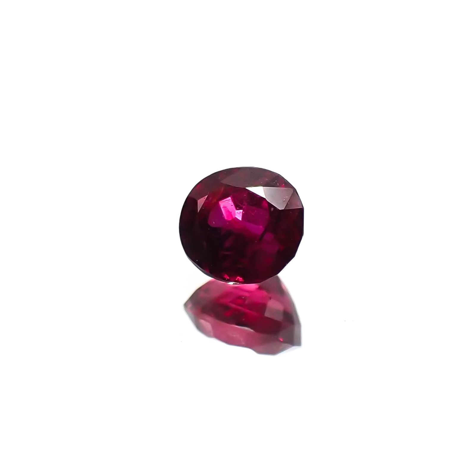 ルビー 非加熱(宝石名ルビー) マダガスカル産 識別済 0.29ct / 3.8x3.4mm前後 [210711738]