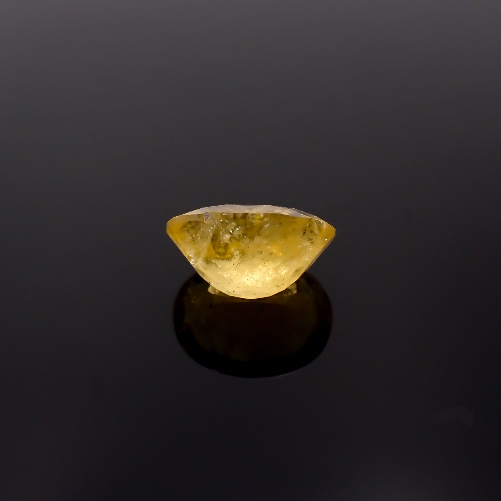 コンドロダイト(宝石名コンドロダイト)タジキスタン・パミール高原産 1.479ct ソ付(彩珠)[231225229]8.1x6.2mm前後