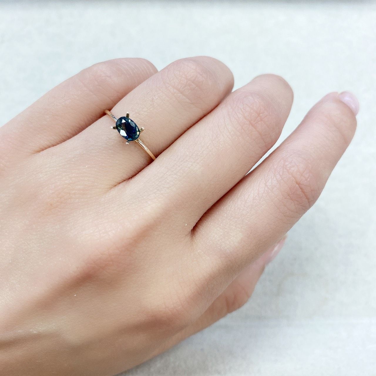 バイカラーサファイア(宝石名バイカラー・サファイア) タンザニア産 0.62ct 識別済[210711565]6×4.1mm前後