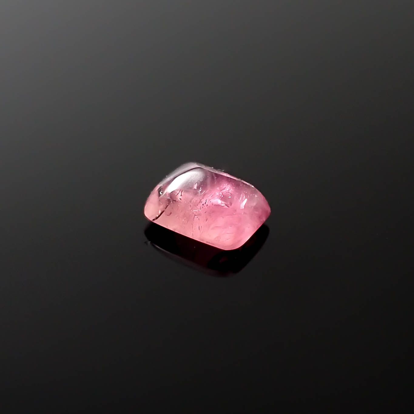 ◇バフカット◇レッドベリル/ピンクベリル アメリカ・ユタ州産 0.24ct[240326680]4.3x3.4mm前後