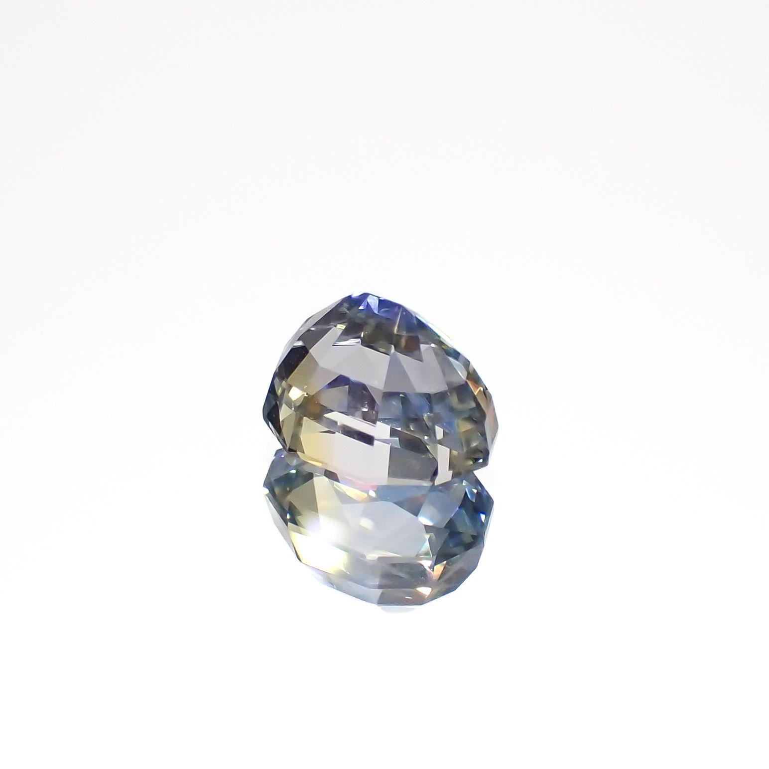 ◇カスタムカット◇アイスブルーサファイア(宝石名サファイア)スリランカ/マダガスカル産 1.90ct 識別済[220817455]7.5x5.6mm前後