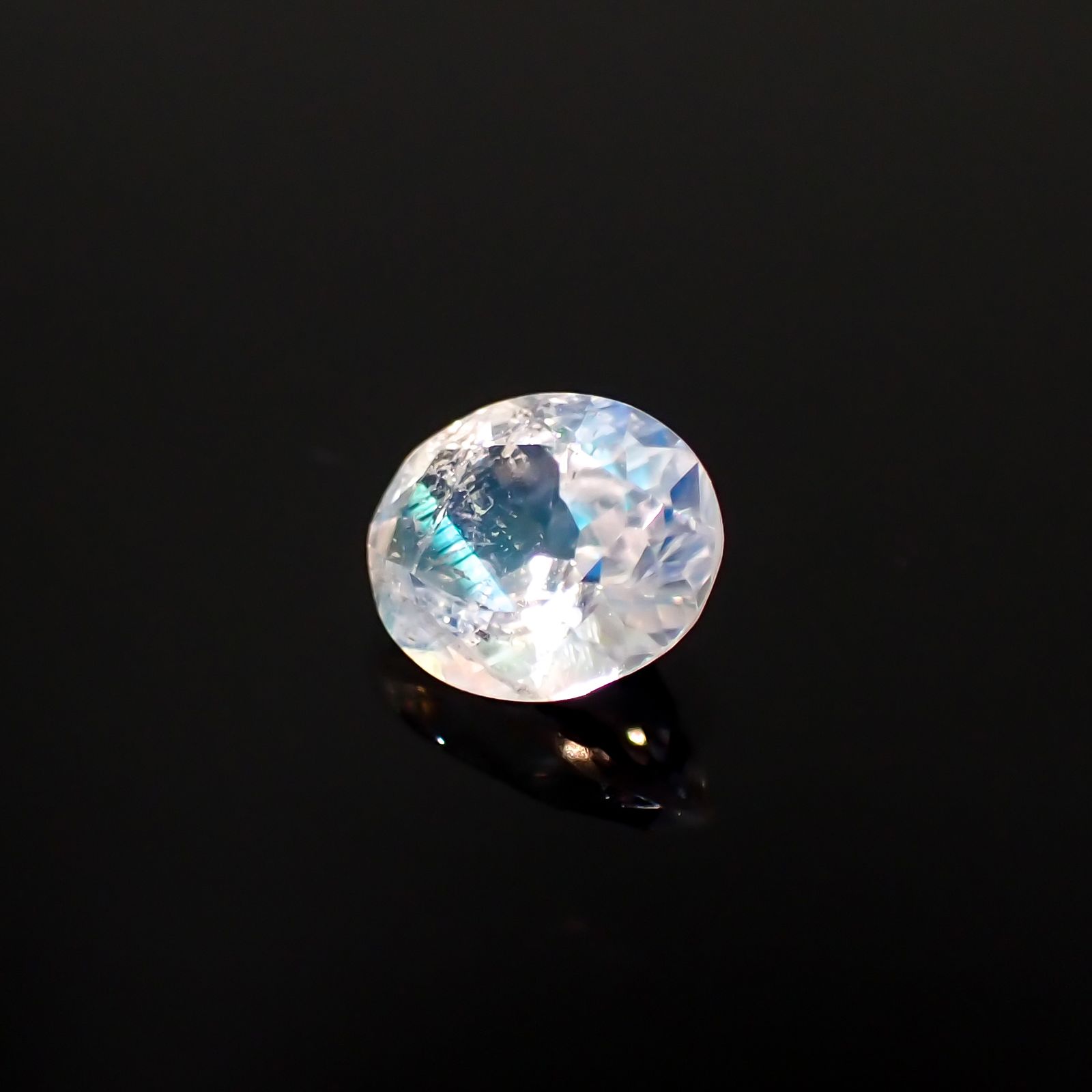 レインボームーンストーン(宝石名ラブラドライト)タンザニア産 0.64ct 識別済[230321266]6.5x5.3mm前後