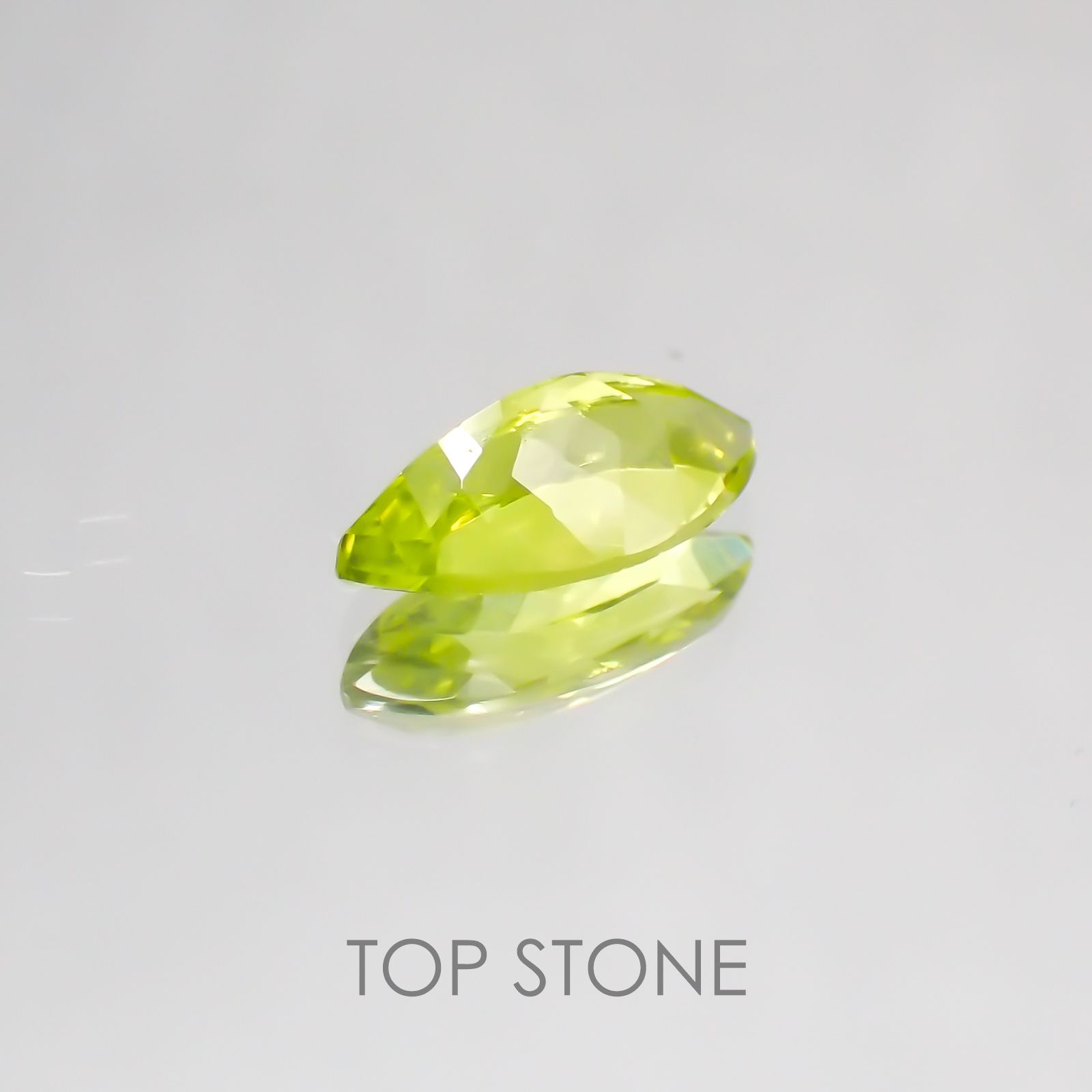 パロットクリソベリル インド産 ルース 0.81ct[20128566]8.6×4.3mm前後
