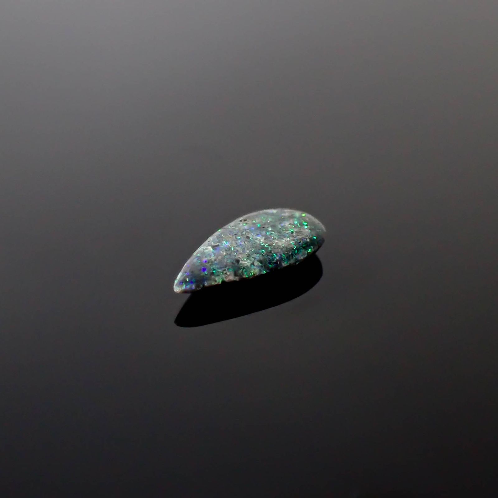 ブラックマトリックスオパール(宝石名オパール/加熱処理)オーストラリア産 0.78ct 識別済[250330128]11.9x5.9mm前後
