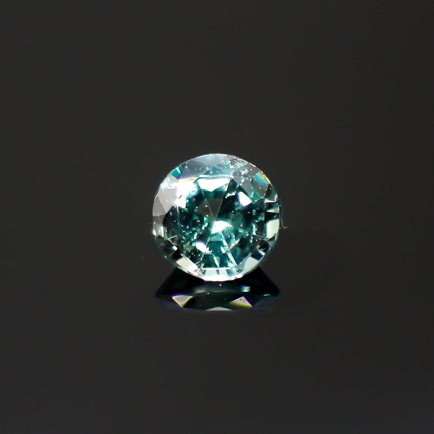 アレキサンドライト(宝石名アレキサンドライト)ブラジル産/EmeraldMains社製 0.125ct ソ付(彩珠)[220516022]3.1x3mm前後