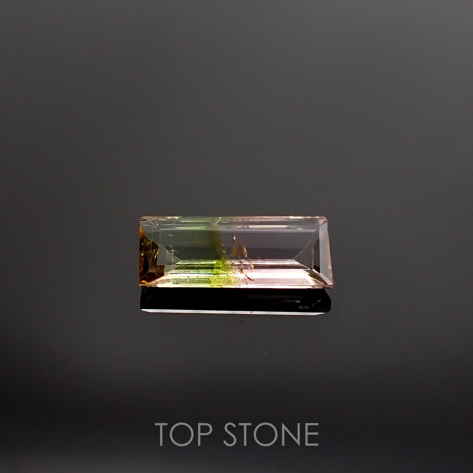 バイカラートルマリン ブラジル産 ルース 1.57ct[210711594]11.9×5mm前後
