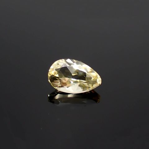 イエロースキャポライト(宝石名イエロー・スキャポライト)タンザニア産 識別済 0.85ct / 8x5.1mm前後 [221219402]