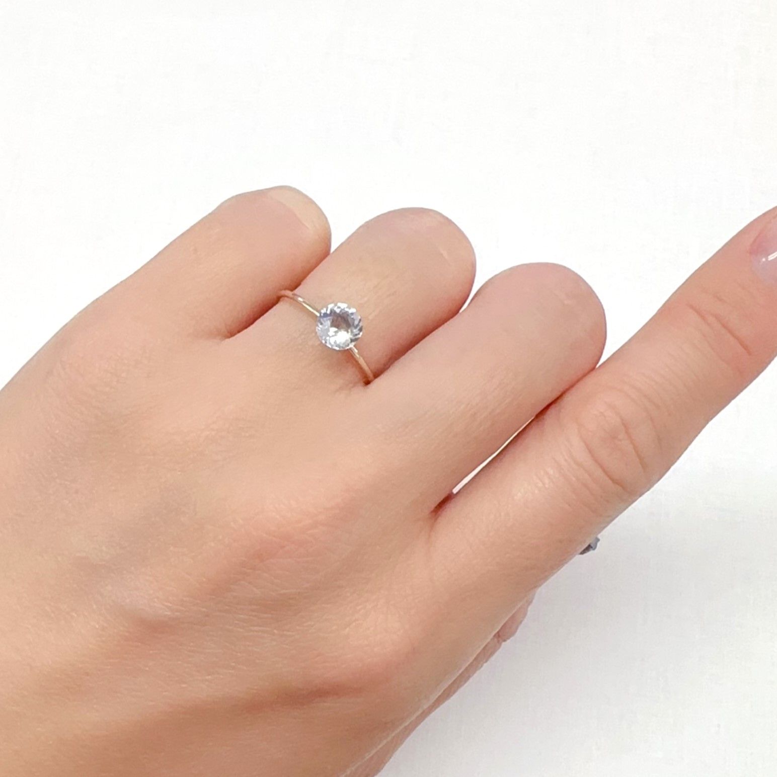 レインボームーンストーン ザンビア産 0.58ct[240326920]5.8x5.8mm前後