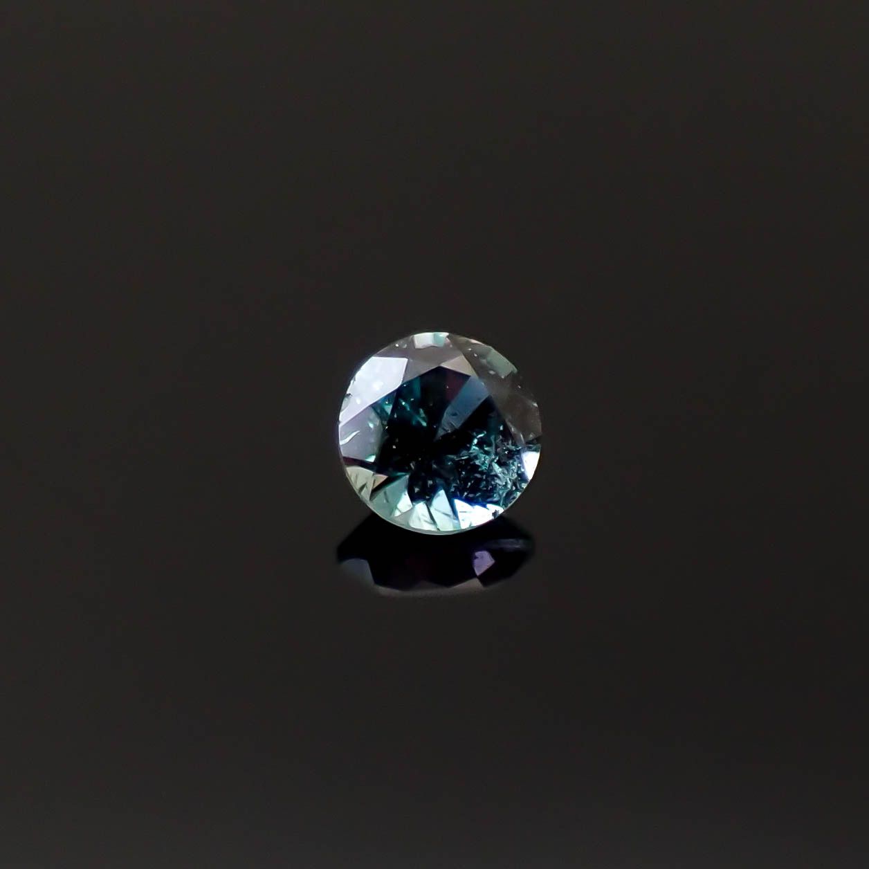 アレキサンドライト ロシア産 0.035ct [250530357]1.9x1.9mm前後