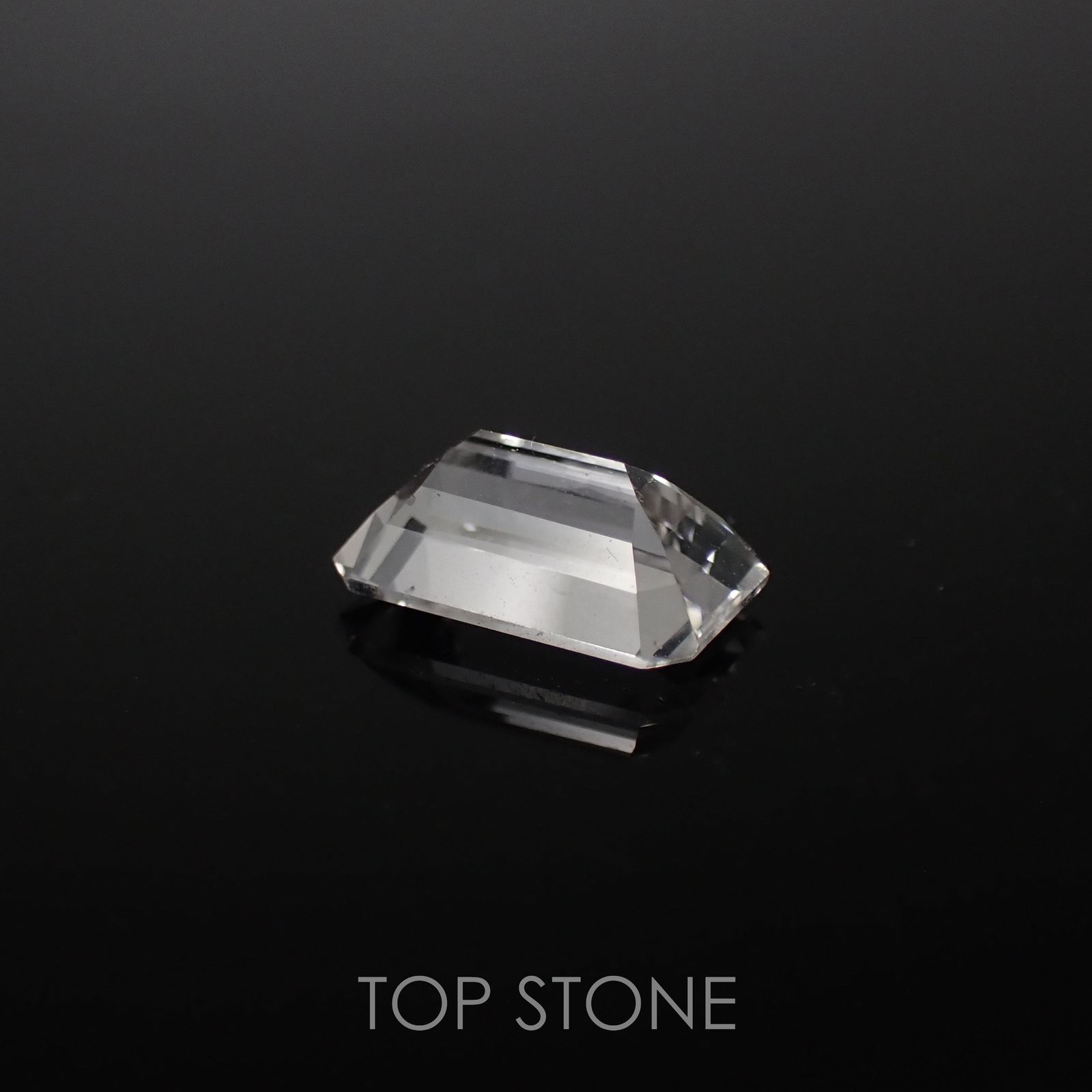 フェナカイト(宝石名フェナカイト)マダガスカル産 1.90ct 識別済[220716960]9.9x5.9mm前後