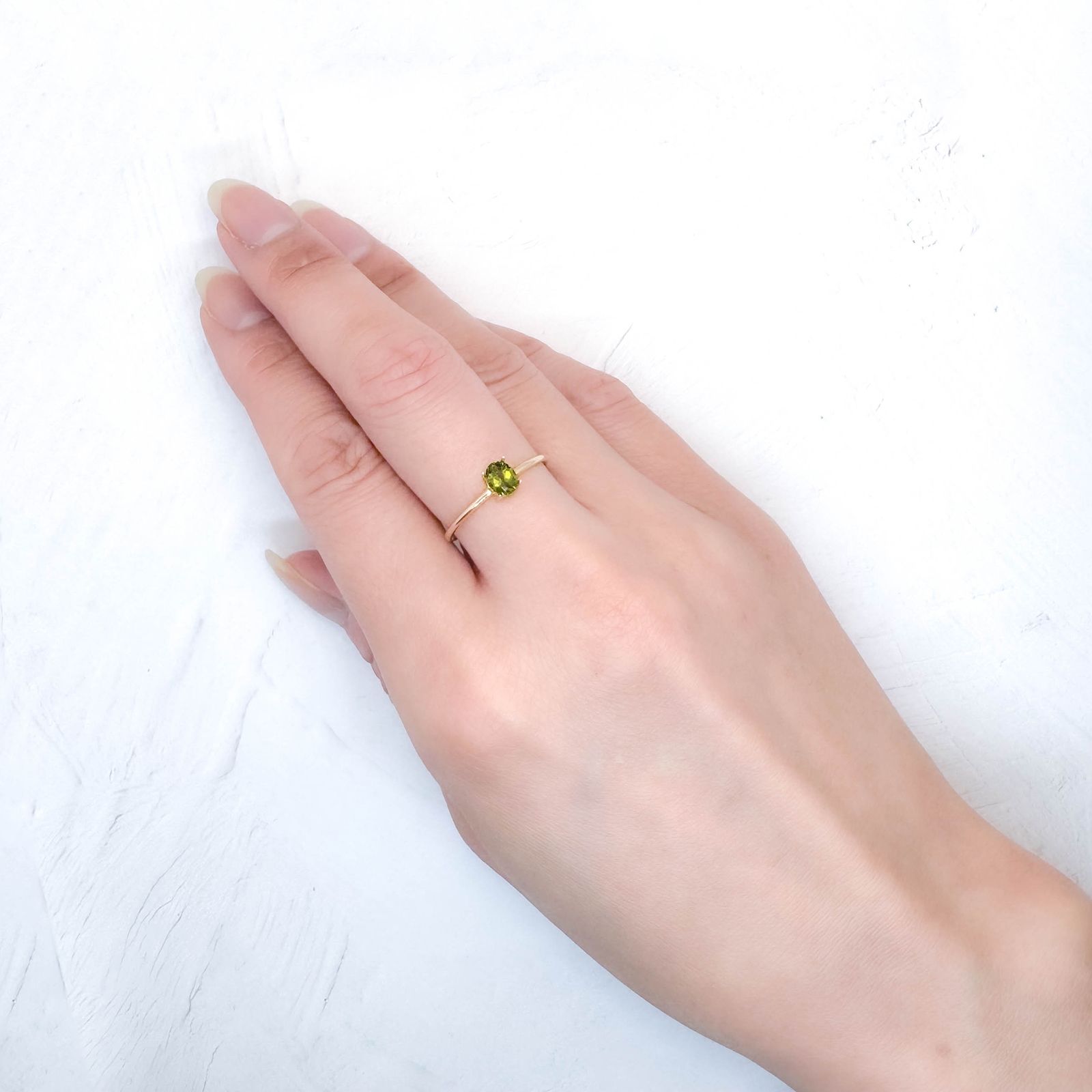 ベスビアナイト(宝石名アイドクレース)ケニア産 識別済 0.49ct / 5.2x4mm前後 [251231379]