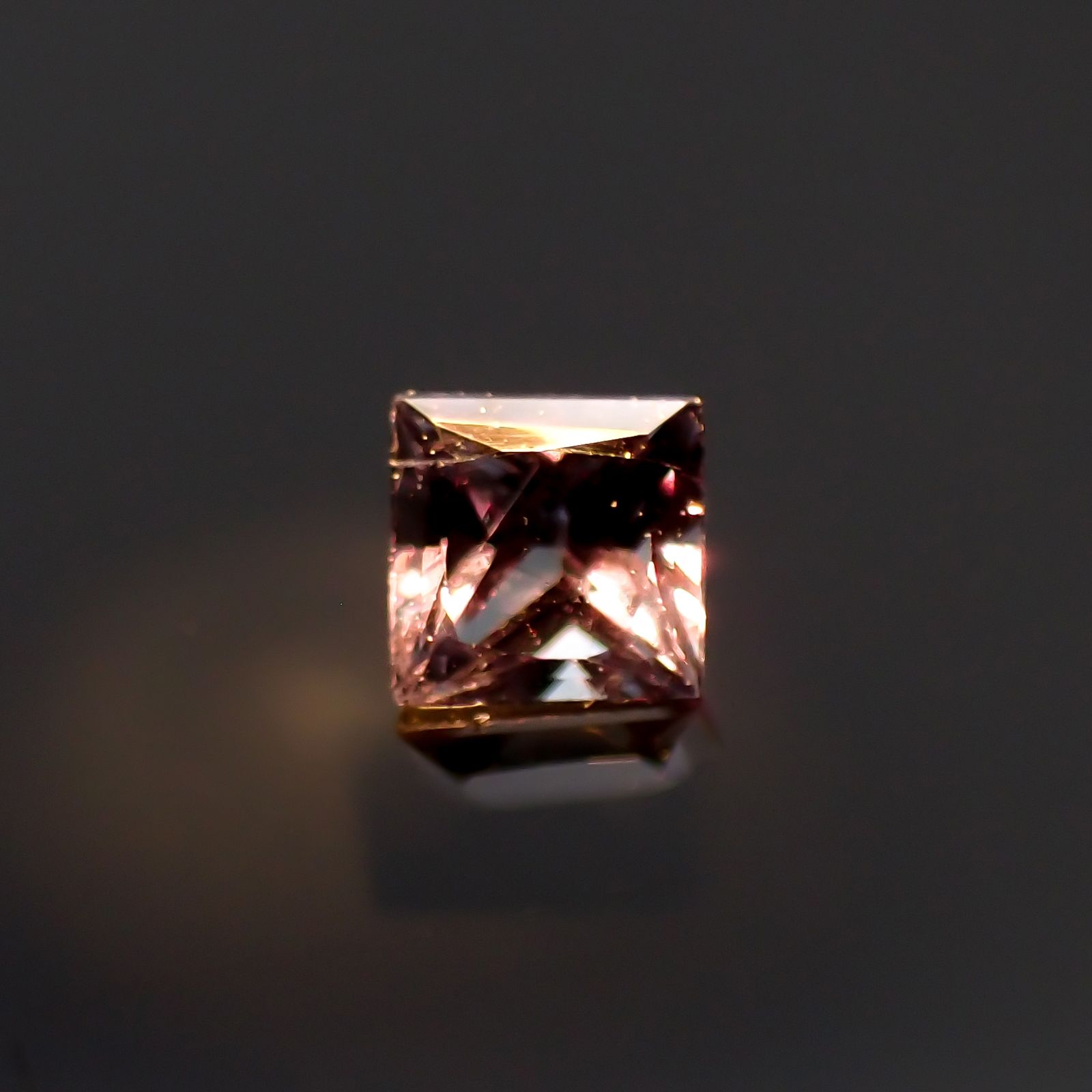 ◇プリンセスカット◇カラーチェンジガーネット アレキタイプ マダガスカル・ベキリー産 0.086ct[230522186]2.3x2.3mm前後