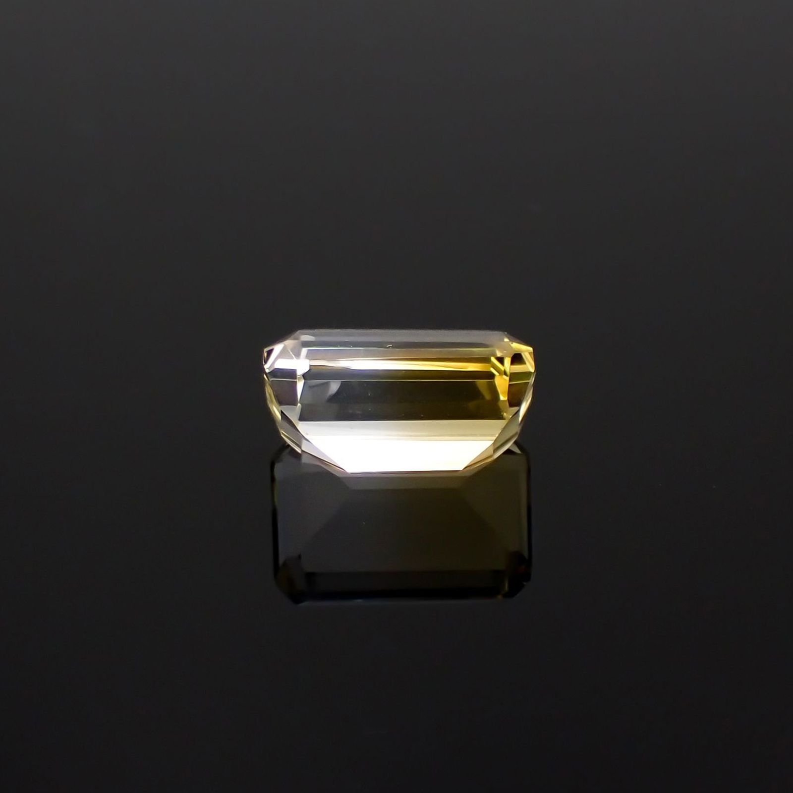 バイカラーシトリン ブラジル・ミナスジェライス州産 7.88ct / 14.2x9.7mm前後 [251026463]