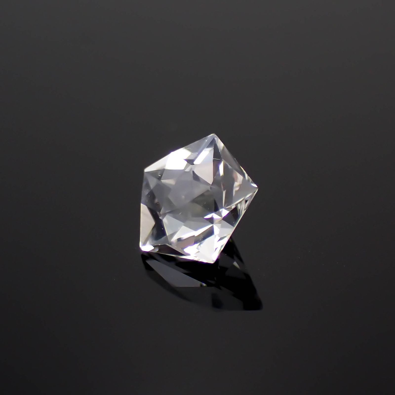 ◇カスタムペンタゴンカット◇ゴッシェナイト(宝石名ゴッシェナイト)ブラジル産 0.63ct 識別済[221219392]5.8x6mm前後