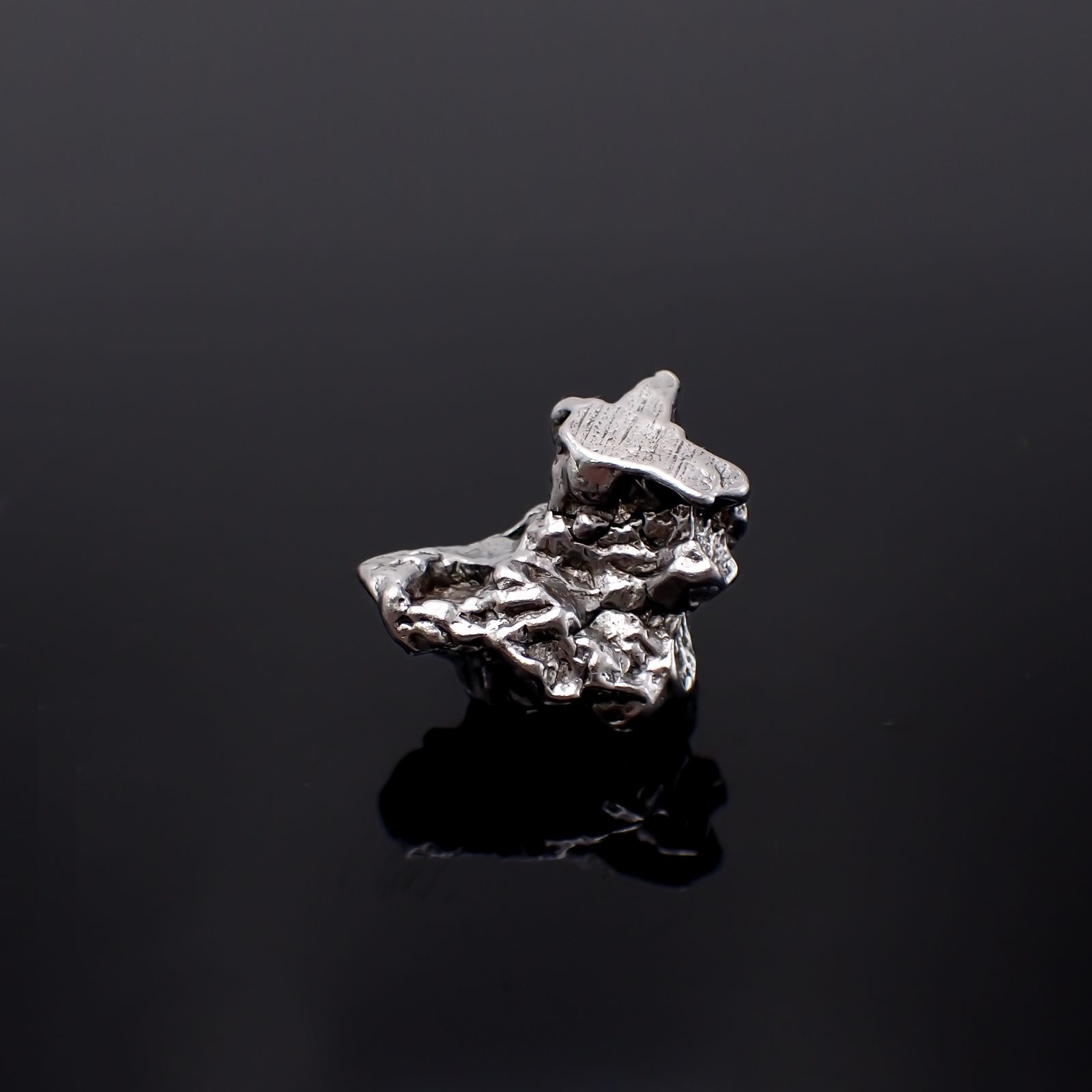 NO.1 カンポデルシエロ隕石(原石)(ケース入り)＜生命力・正しい方向への導き＞アルゼンチンの鉄質隕 天然石現品 - 科学、自然