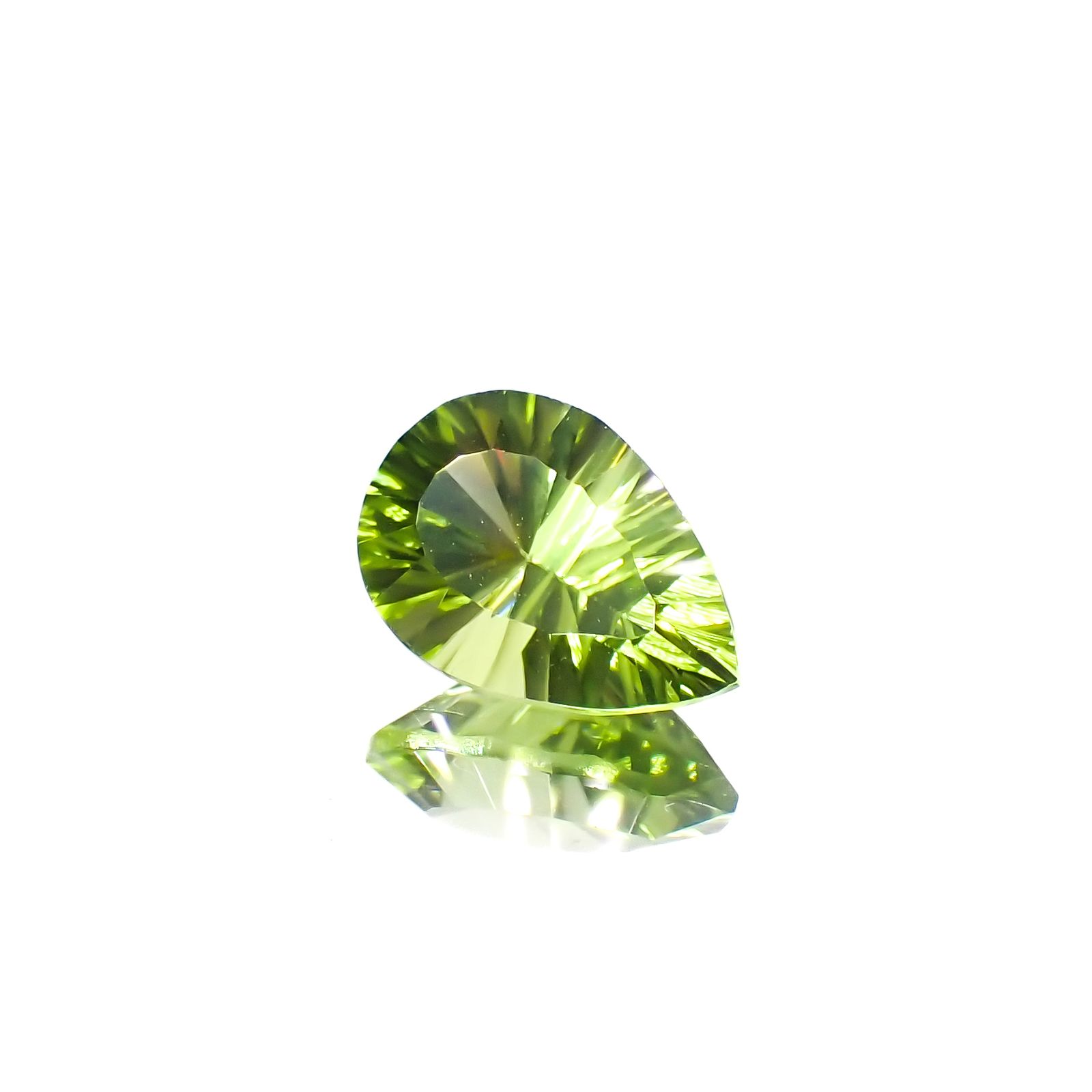 ◇コンケーブカット◇ペリドット 中国産 1.35ct[230622286]8.9x6.1mm前後