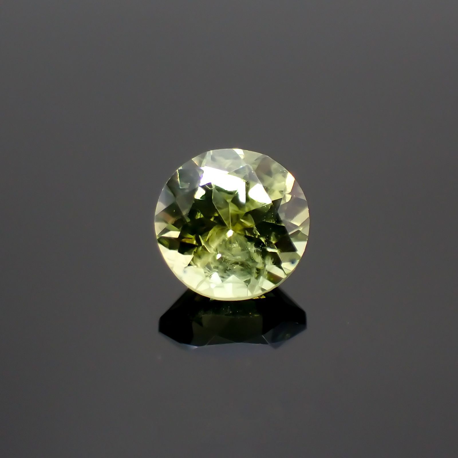 モンタナサファイア(宝石名サファイア)アメリカ・モンタナ州産 0.73ct 識別済[220114017]5.1x5.1mm前後