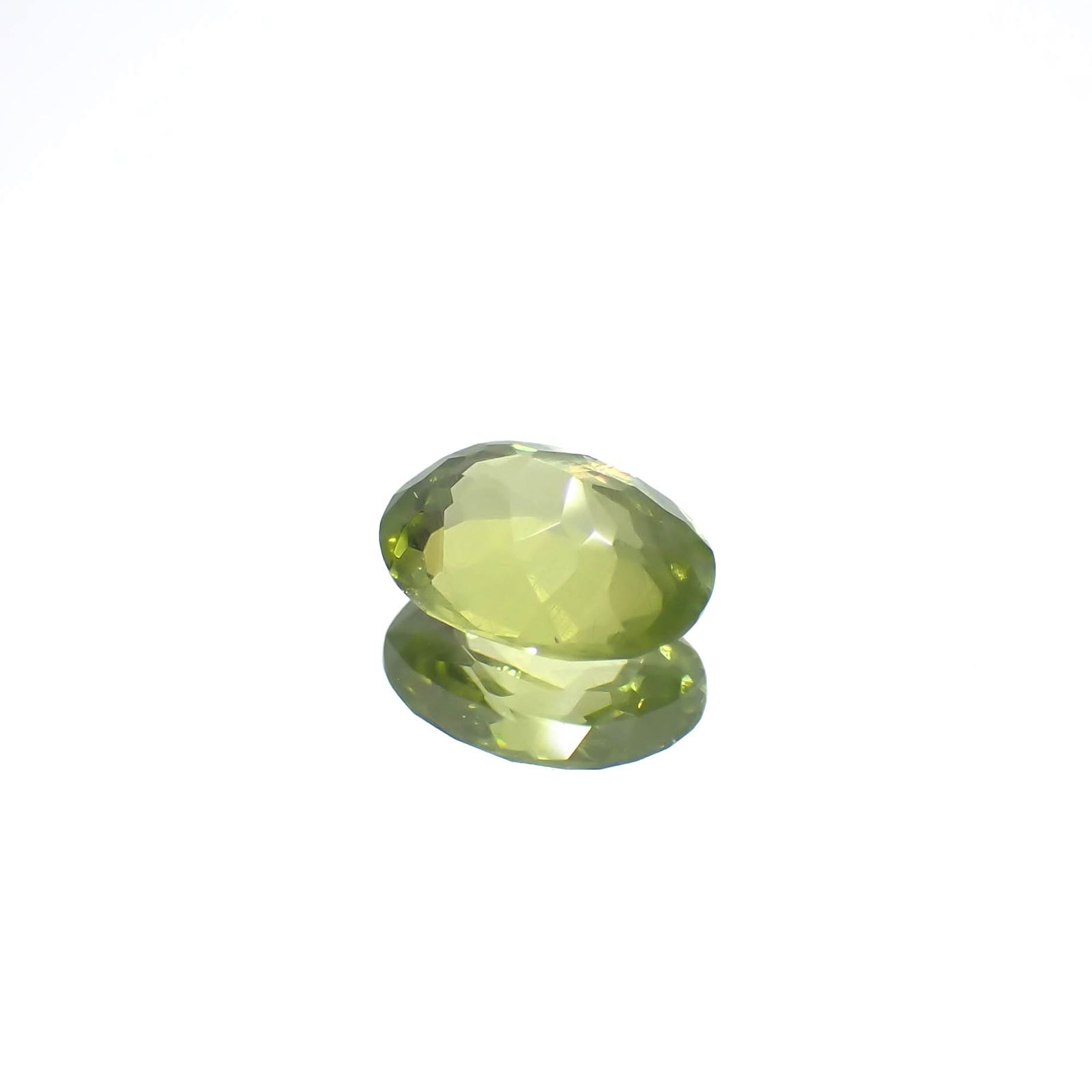 グリーンエンスタタイト(宝石名グリーン・エンスタタイト)カメルーン産 0.68ct 識別済[240125623]6.5x5.2mm前後