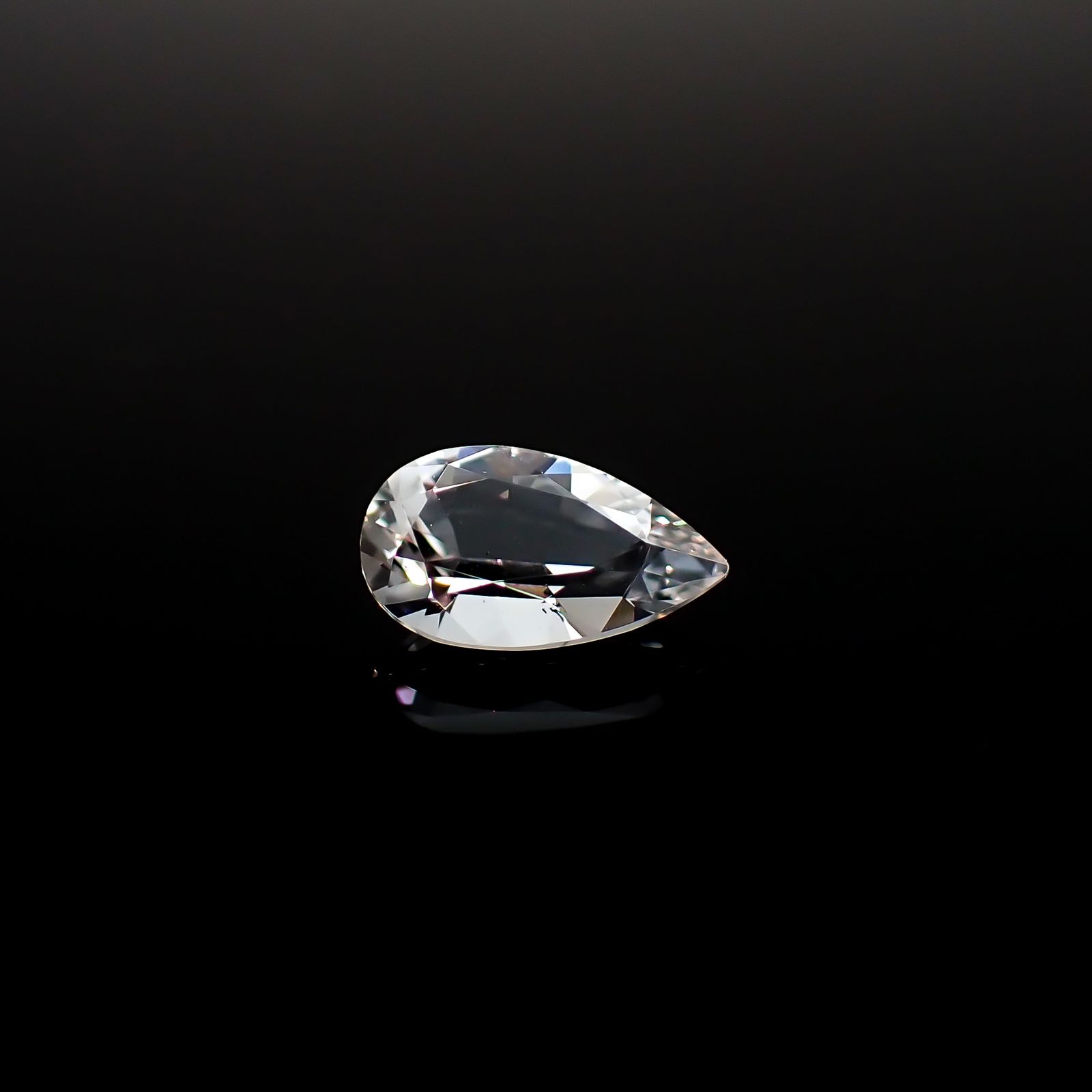フェナカイト ロシア・マリシェボ鉱山産 0.63ct / 7.9x4.7mm前後 [260632434]