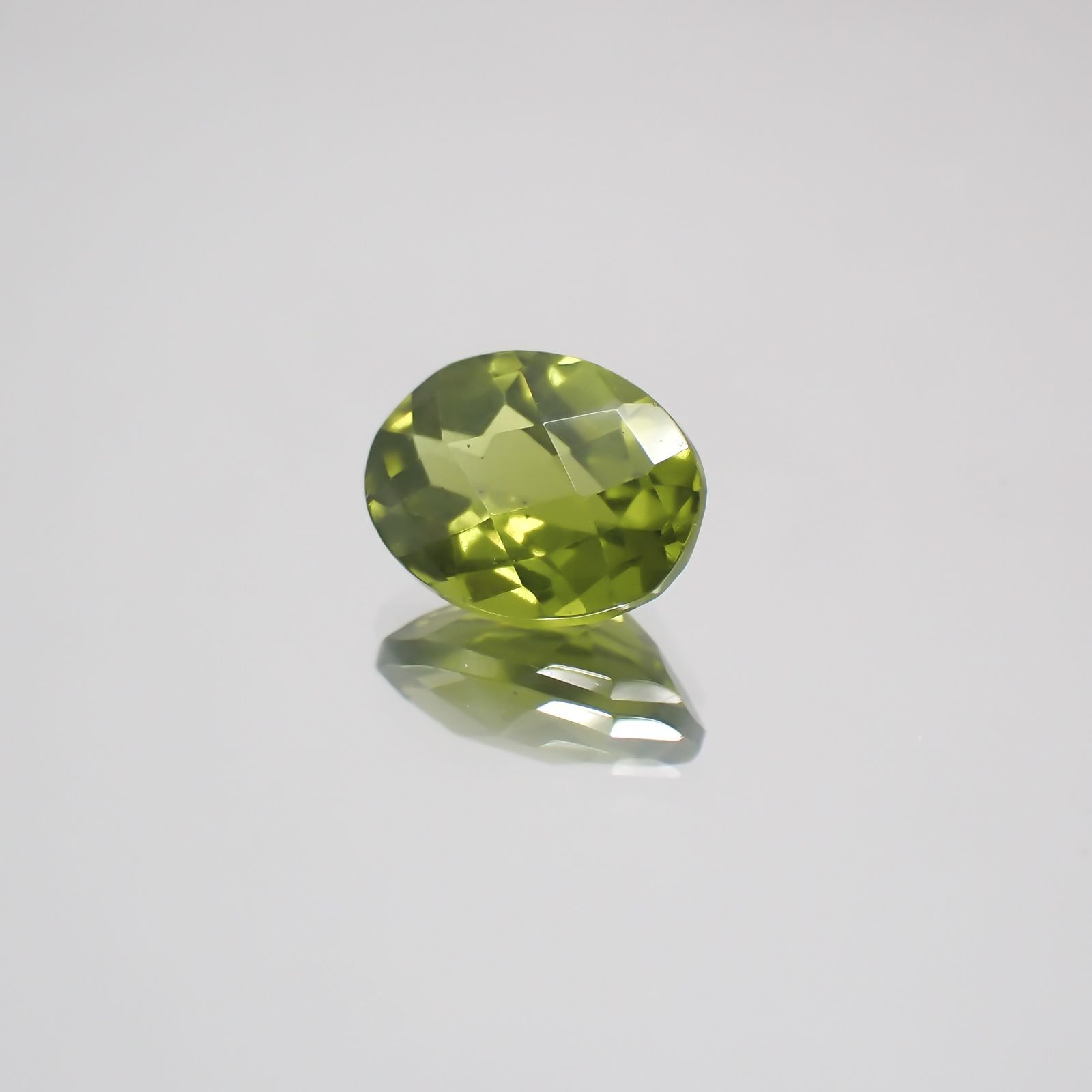 ベスビアナイト(宝石名アイドクレース) ケニア産 1.18ct 識別済[21059958]7.6×5.8mm前後