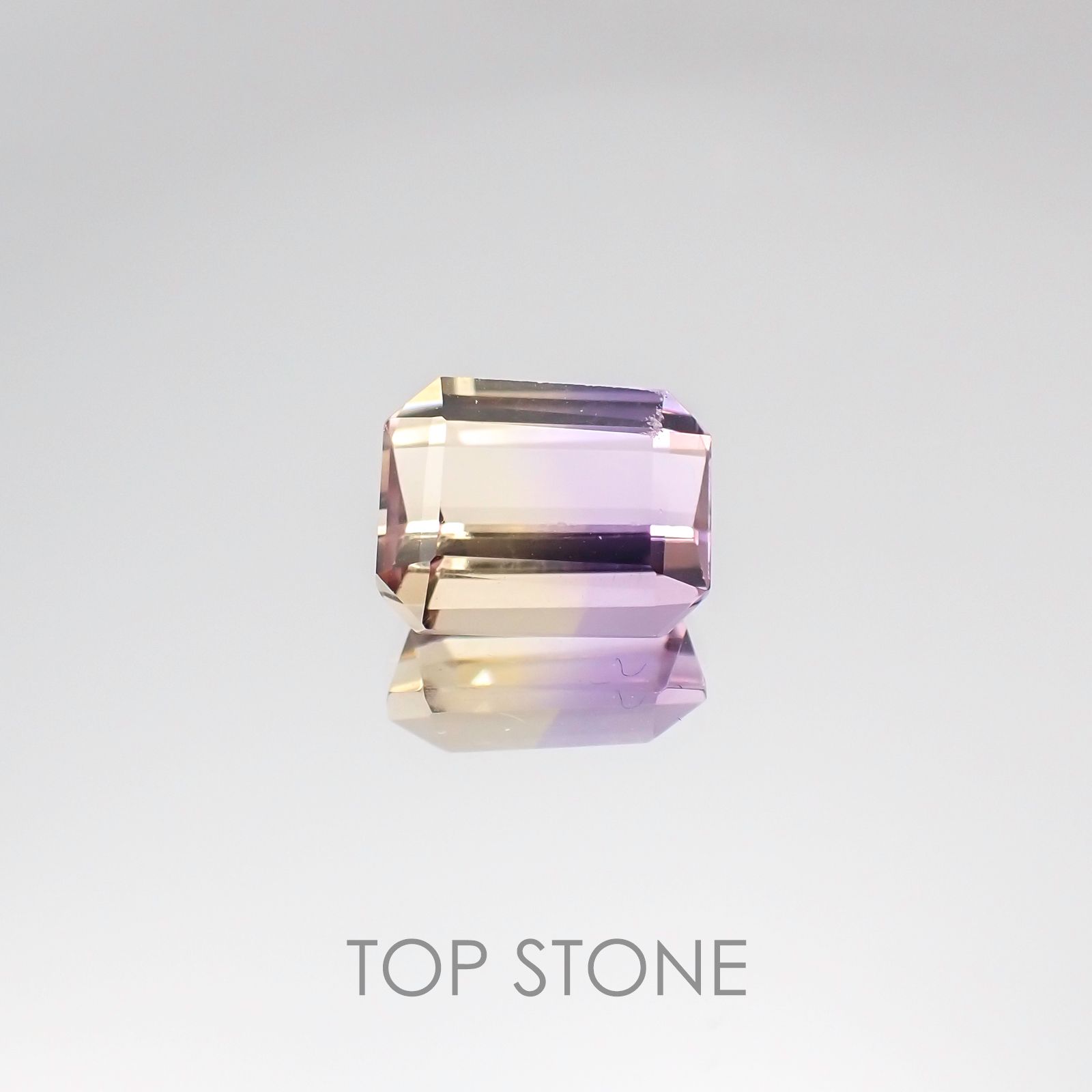 アメトリン(宝石名バイカラー・クォーツ/別名アメトリン) ボリビア産 2.32ct 識別済[20106901]8.8×6.9mm前後
