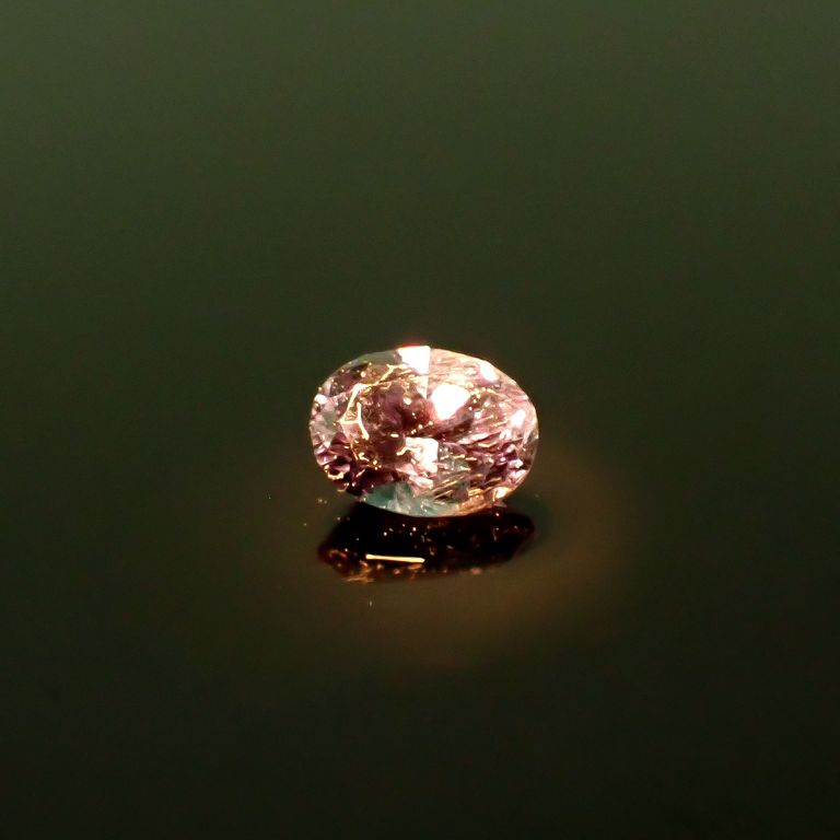 電球色(ライト)の照射で変色