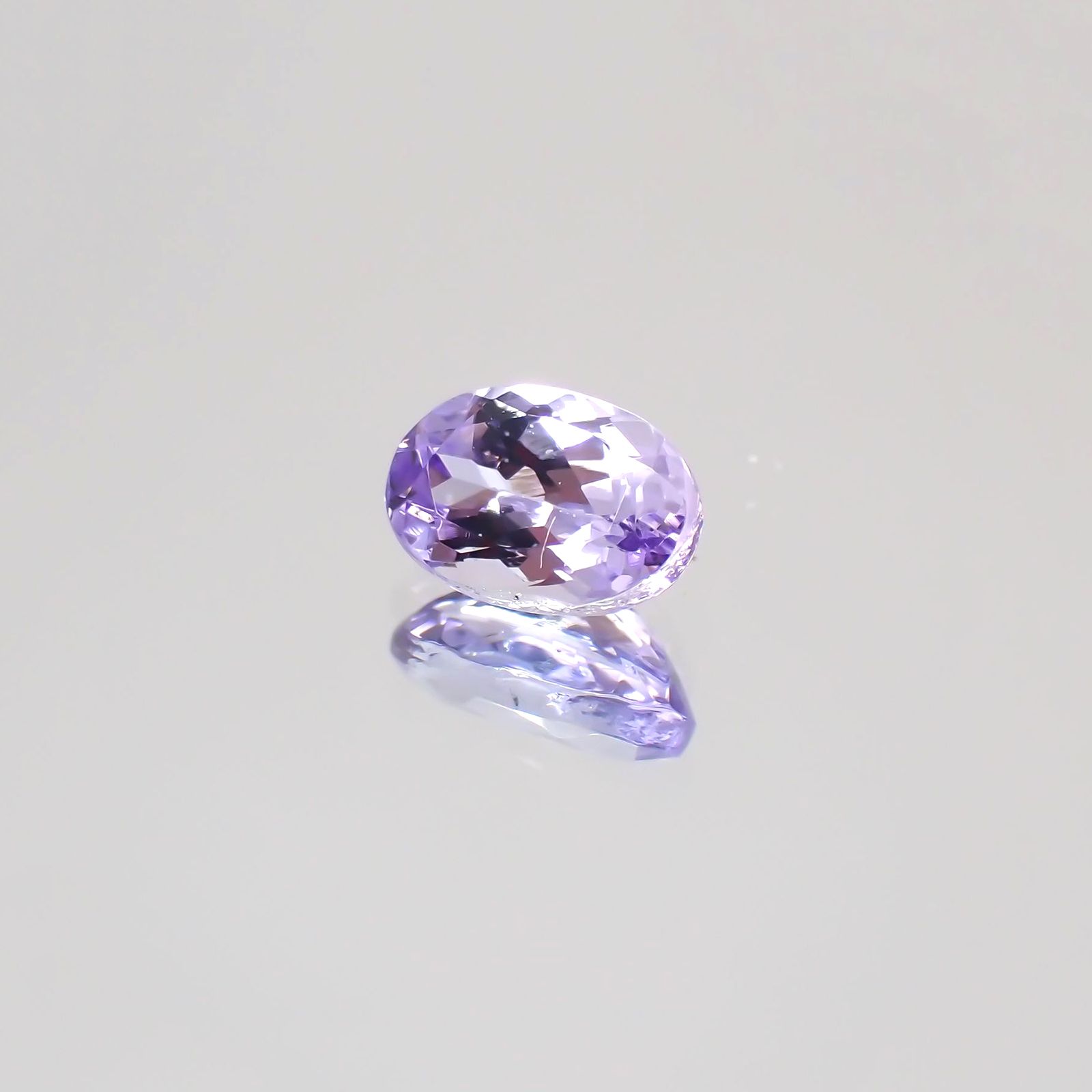 ラベンダーゾイサイト(宝石名ゾイサイト) タンザニア産 0.59ct 識別済[21019347]6.2×4.1mm前後