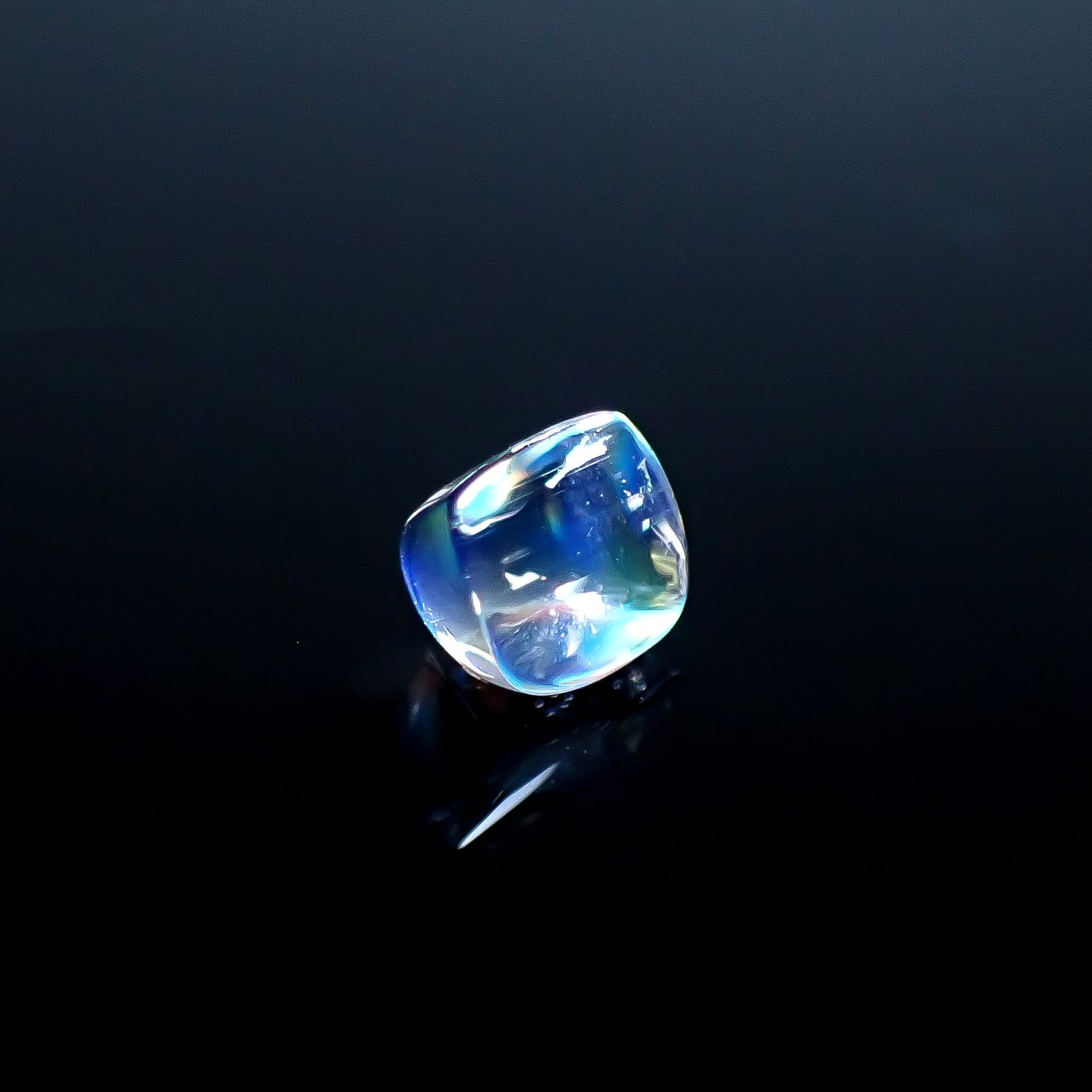 ◇バフトップカット◇レインボームーンストーン(宝石名ラブラドライト)マダガスカル産 識別済 0.60ct / 5x4.3mm前後 [250931038]