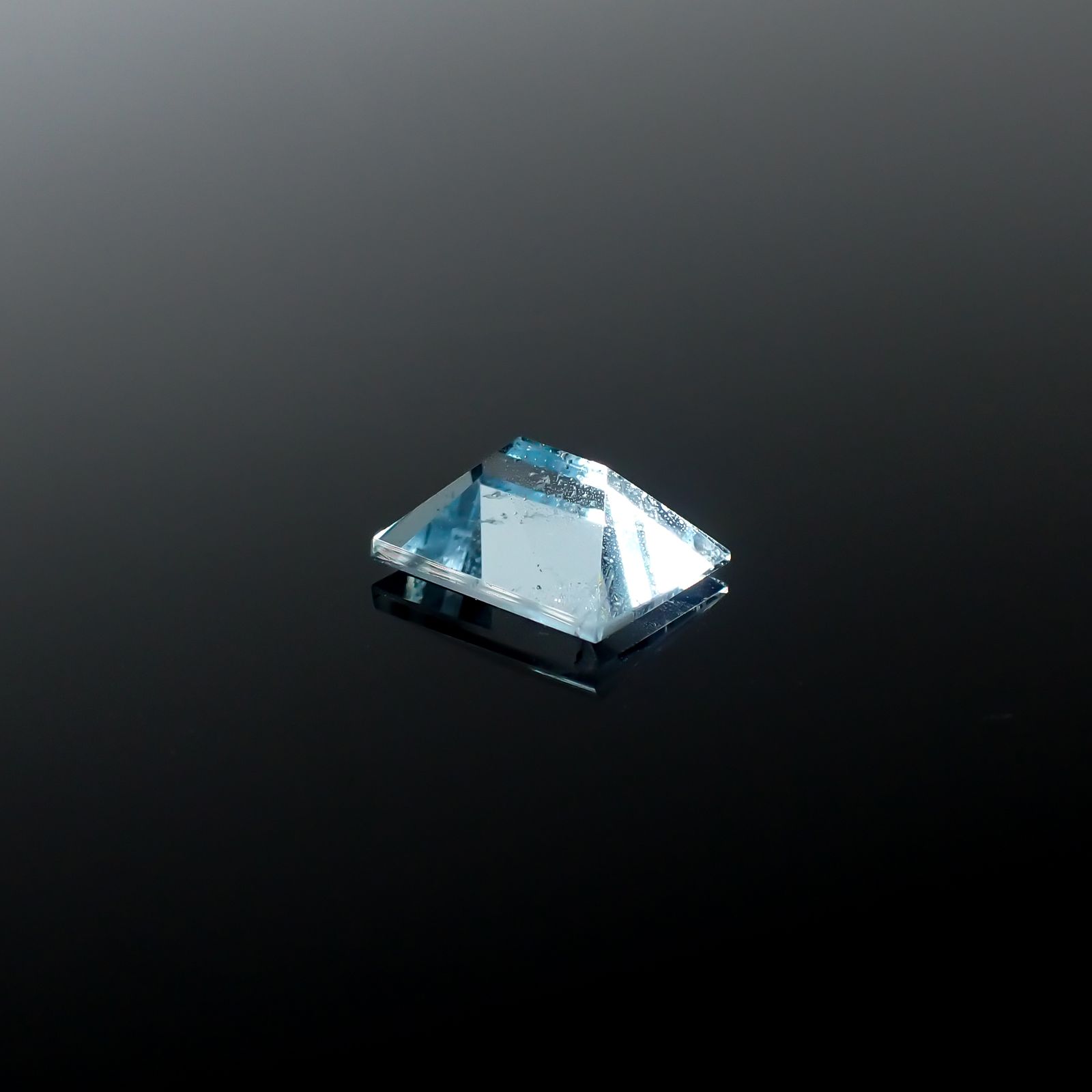 ◇ミラーカット◇アクアマリン モザンビーク産 1.97ct[240226104]9x7.3mm前後
