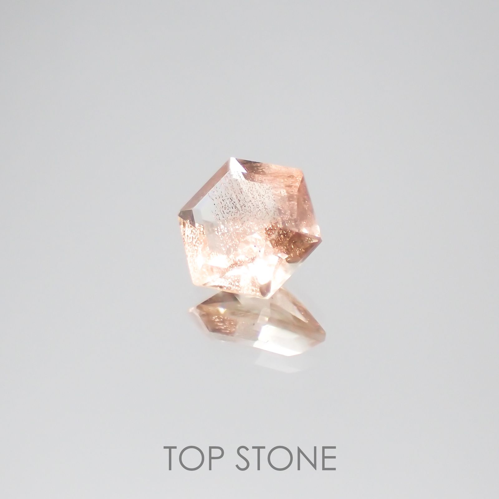 ◇ヘキサゴンカット◇オレゴンサンストーン SA アメリカ産 ルース 0.39ct[210610968]4.7×4.7mm前後