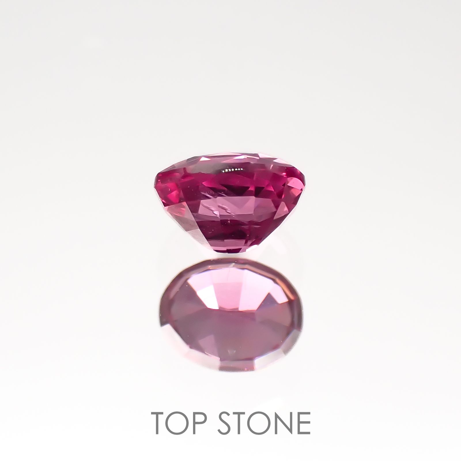 ホットピンクスピネル(宝石名ピンク・スピネル)タンザニア産 0.24ct 識別済[220817354]4x3.1mm前後