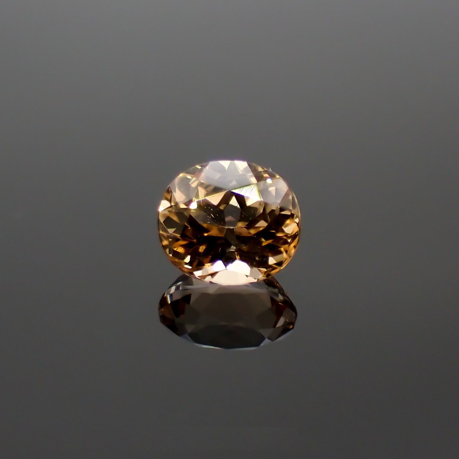 インペリアルトパーズ(宝石名トパーズ)ブラジル産 0.53ct 識別済[220114950]4.9x4.2mm前後