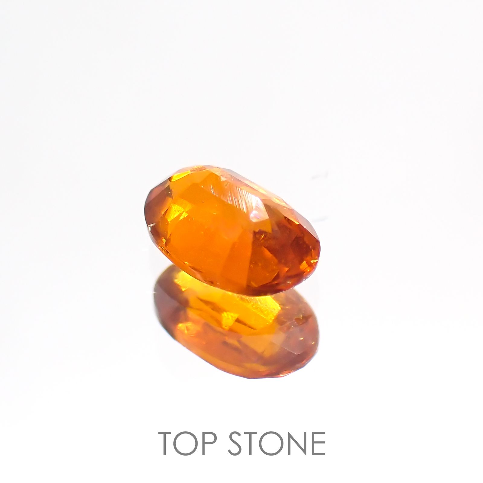 オレンジカイヤナイト(宝石名カイヤナイト) タンザニア産 0.56ct 識別済[210310585]6.1×4mm前後