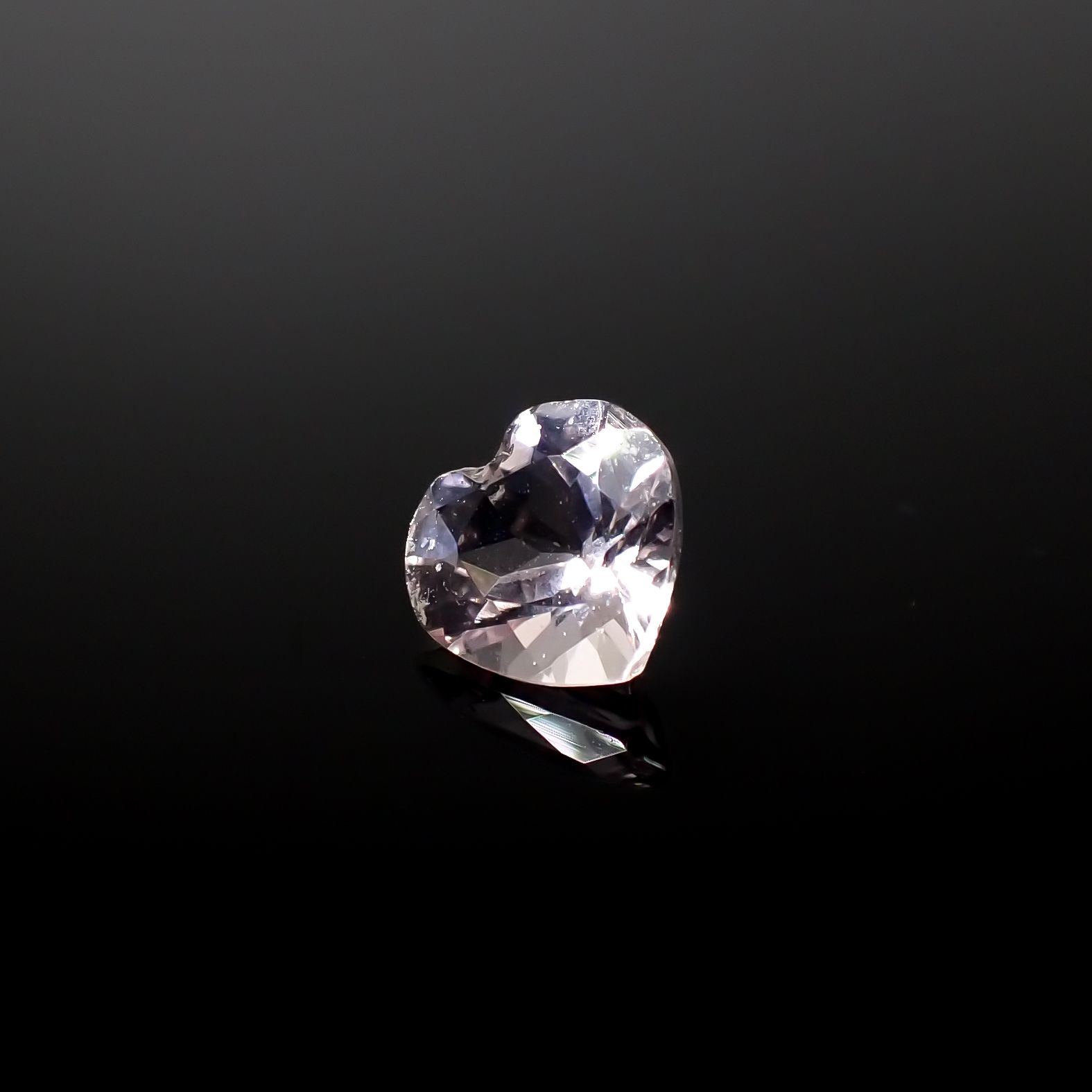 モルガナイト ナイジェリア産 0.43ct[240326779]5.4x5.4mm前後