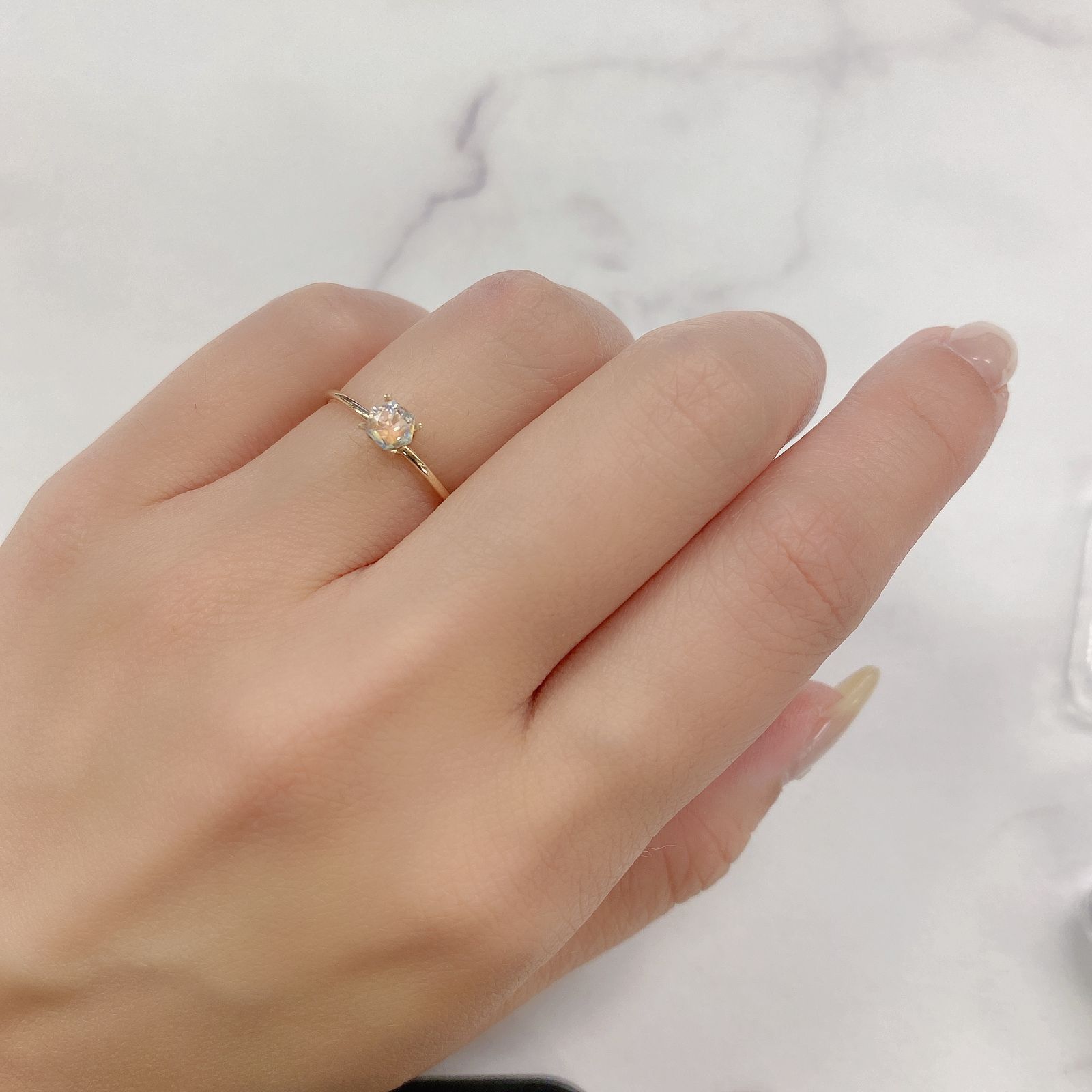 ◇ヘキサゴンカット◇レインボームーンストーン(宝石名ラブラドライト)マダガスカル産 0.39ct 識別済[211113733]4.1x4mm前後