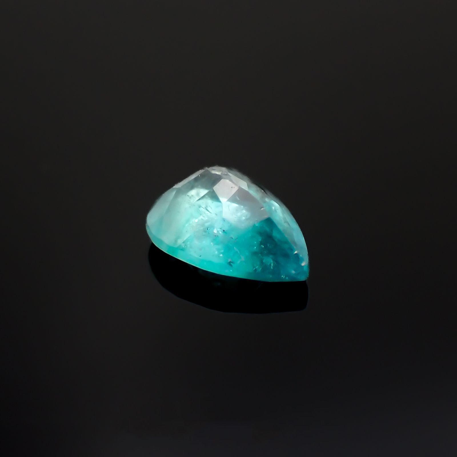 ユークレース(宝石名ブルー・ユークレース)コロンビア産 0.513ct ソ付(彩珠)[221018848]6.4x4.7mm前後