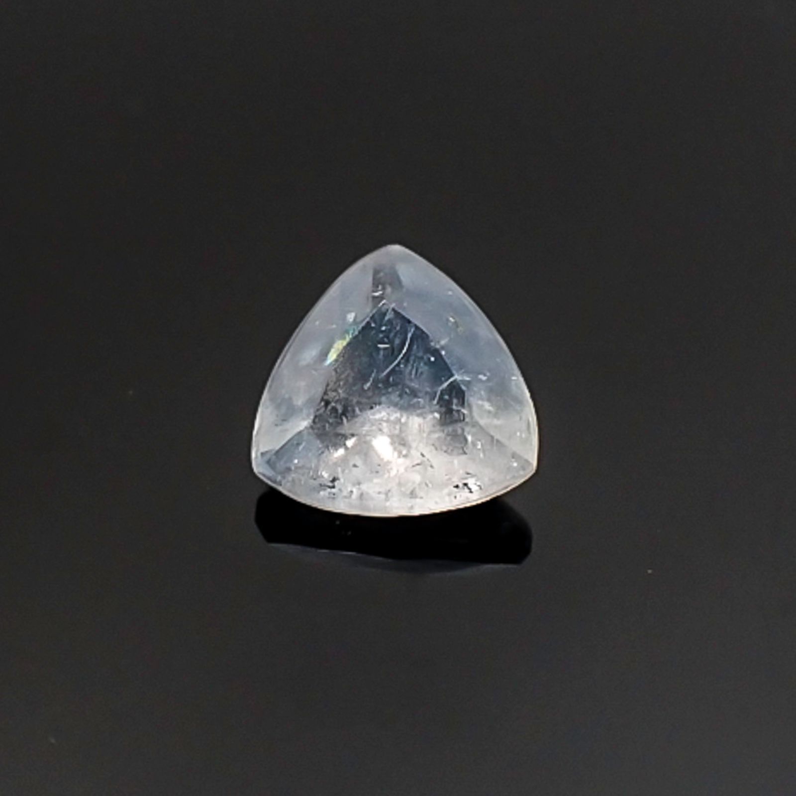 ユークレース(宝石名ユークレース) ブラジル産 0.391ct ソ付(彩珠)[20106487]5×5mm前後 | TOP STONE(トップストーン)