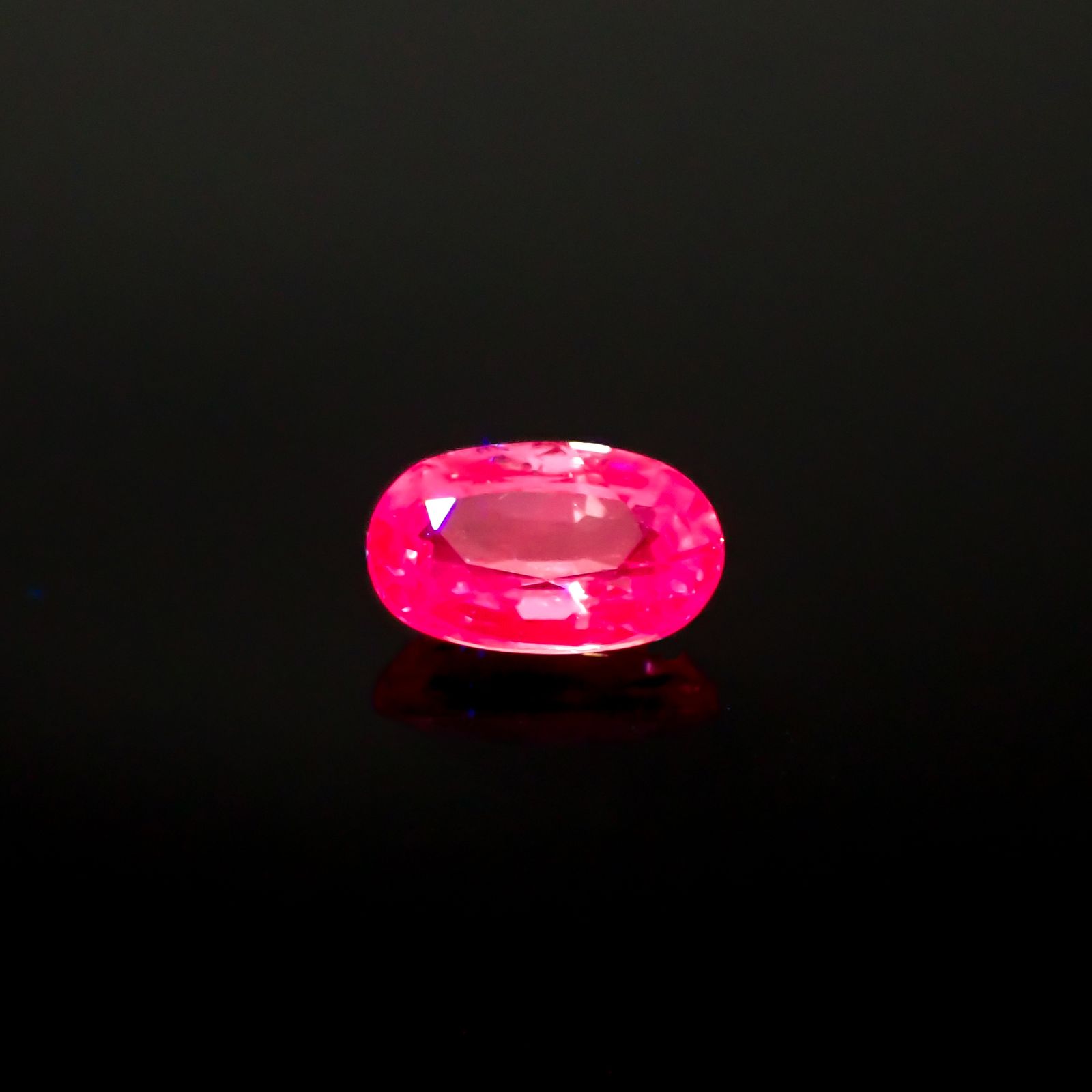 ネオンピンクサファイア スリランカ産 0.30ct[240728547]5x3.1mm前後